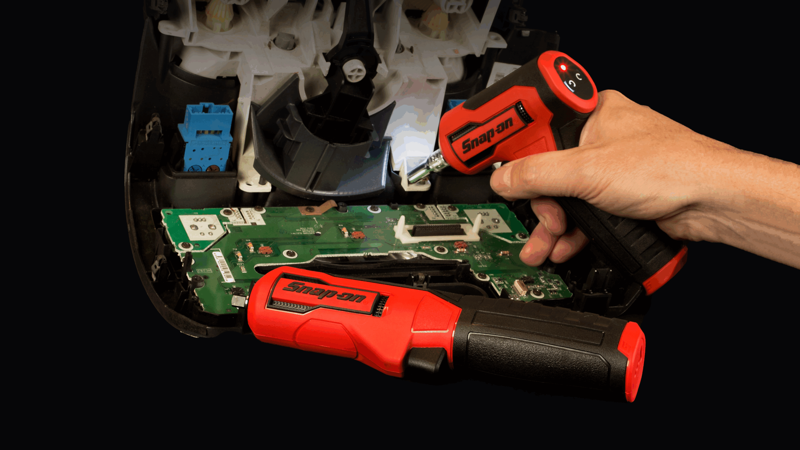 De Snap-on NanoAxcess Power Tools zijn ideaal voor nauwkeurig werk op moeilijk bereikbare plekken. Foto: Snap-on