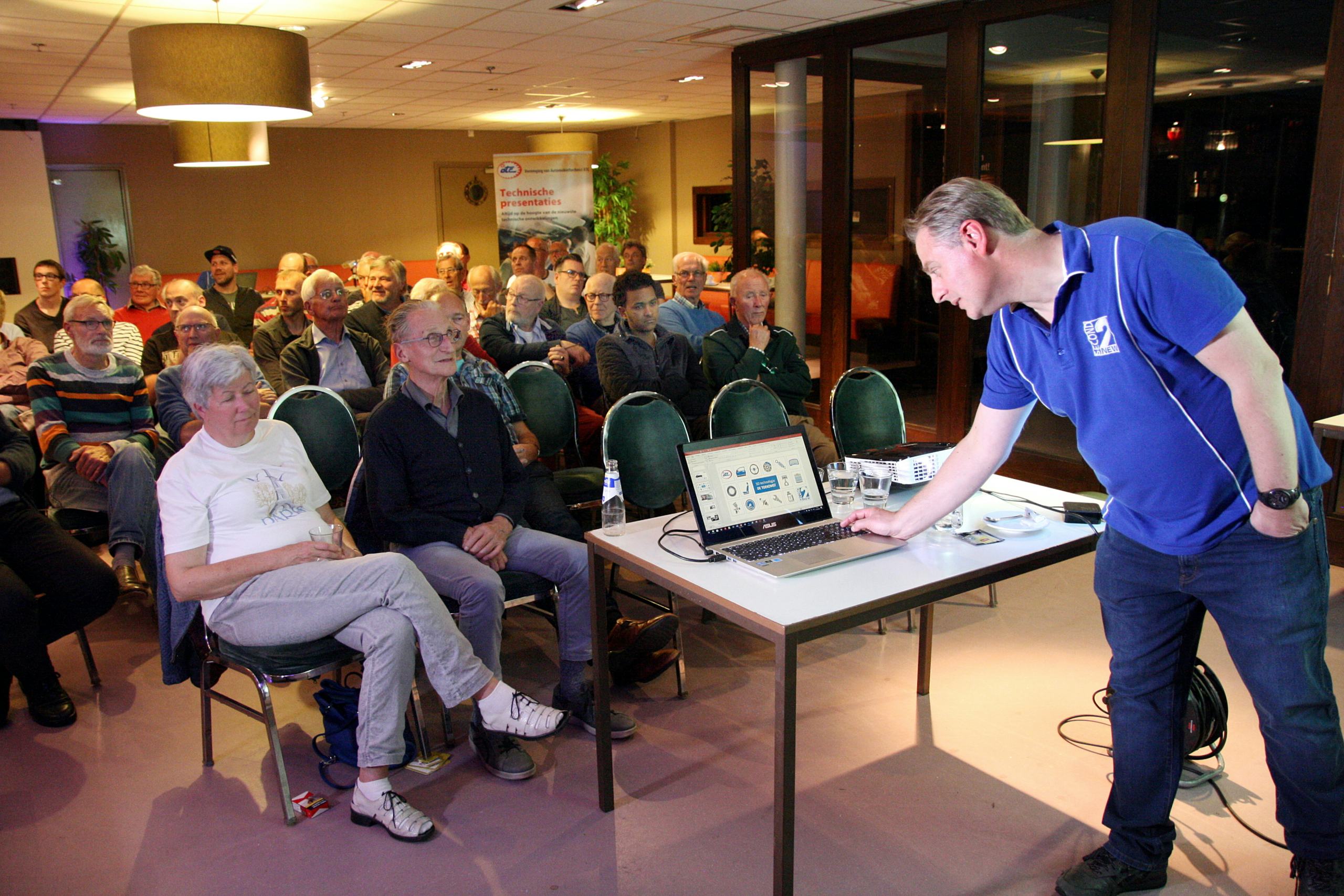 Om iedereen kennis te laten maken met 3D-technologie trok Mike van der Meulen van Second2New, samen met Brigitte en Michel, in 2018 door het land - van AMT Live tot ATC Friesland.