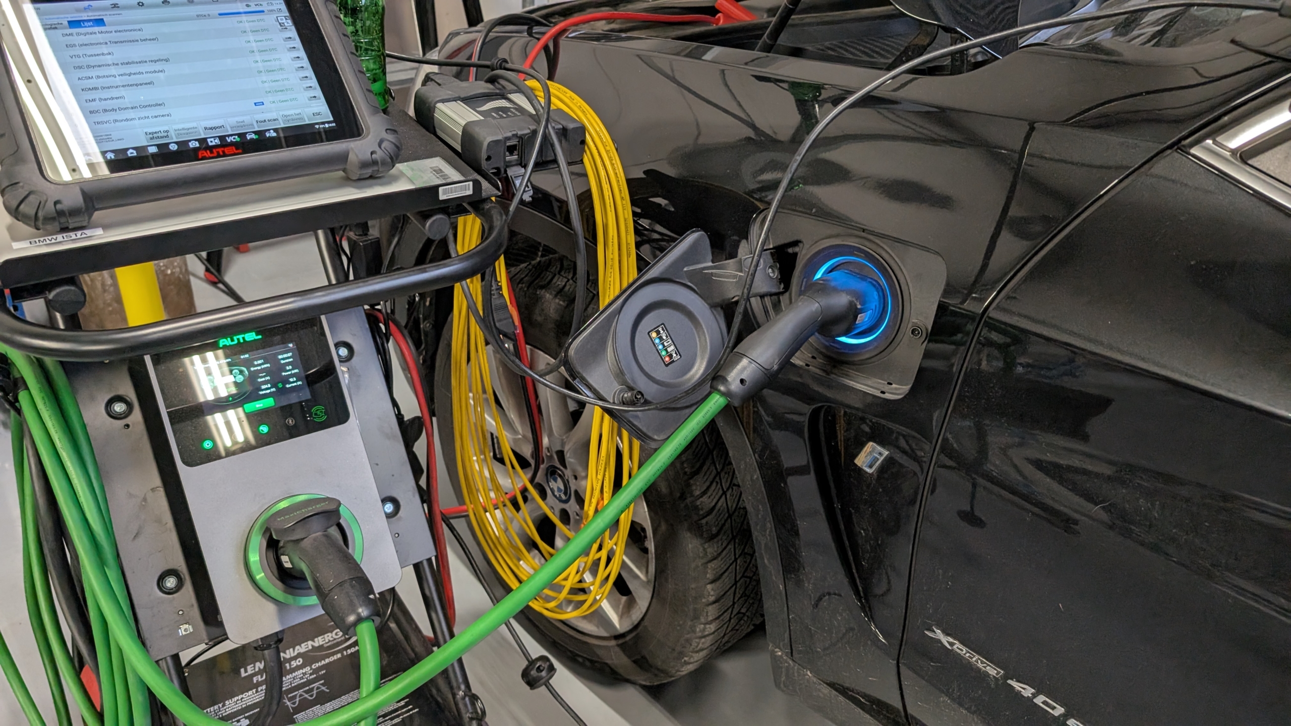Van Steenbergen Solutions is gespecialiseerd in b2b-reparaties aan EV's en hybrides. "Bij deze auto's zijn complexe storingen de norm", zegt Jonathan van Steenbergen.