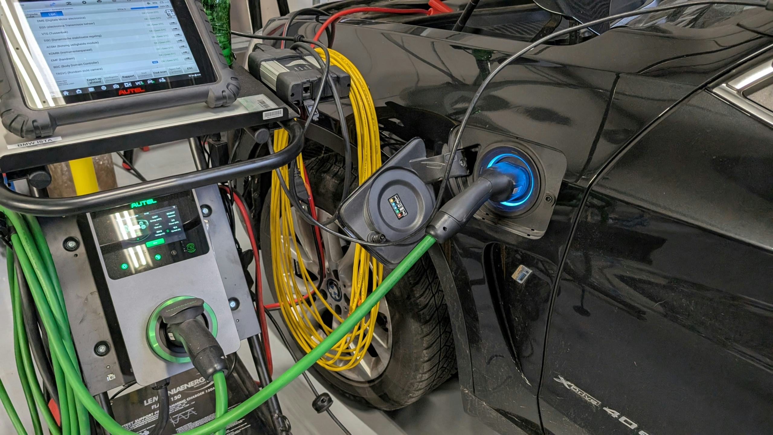 Van Steenbergen Solutions is gespecialiseerd in b2b-reparaties aan EV's en hybrides. "Bij deze auto's zijn complexe storingen de norm", zegt Jonathan van Steenbergen.