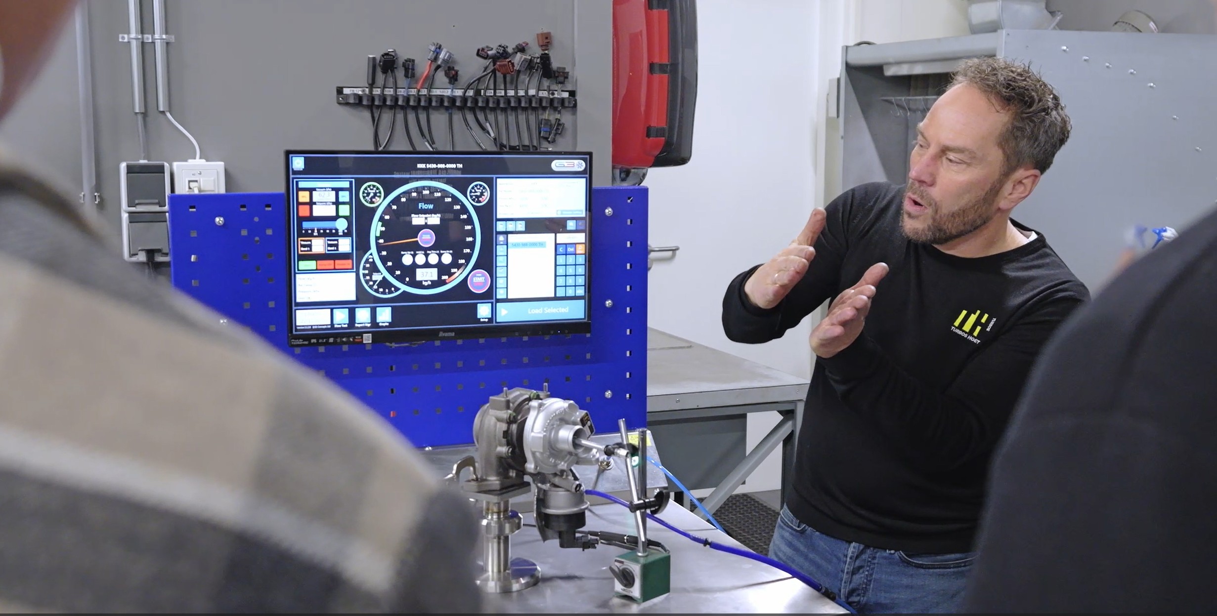 Eduard Wiegeraad van Turbo's Hoet legt uit hoe monteren en balanceren van turbo's in zijn werk gaat.