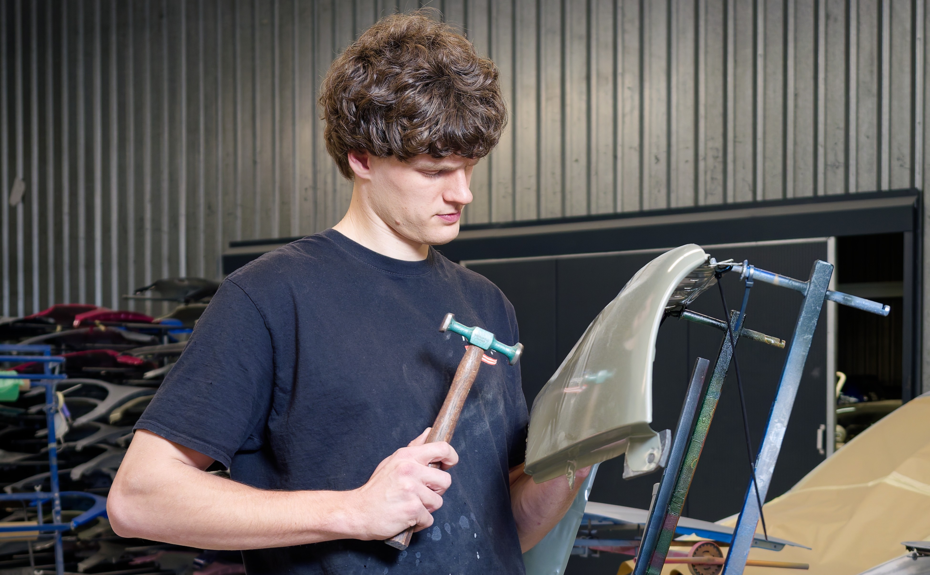 Thijs Berendsen leert zoveel mogelijk van mensen met ervaring: "Ik bezoek regelmatig andere restauratiebedrijven om van hun kennis te profiteren." - Foto: Elco van der Meer