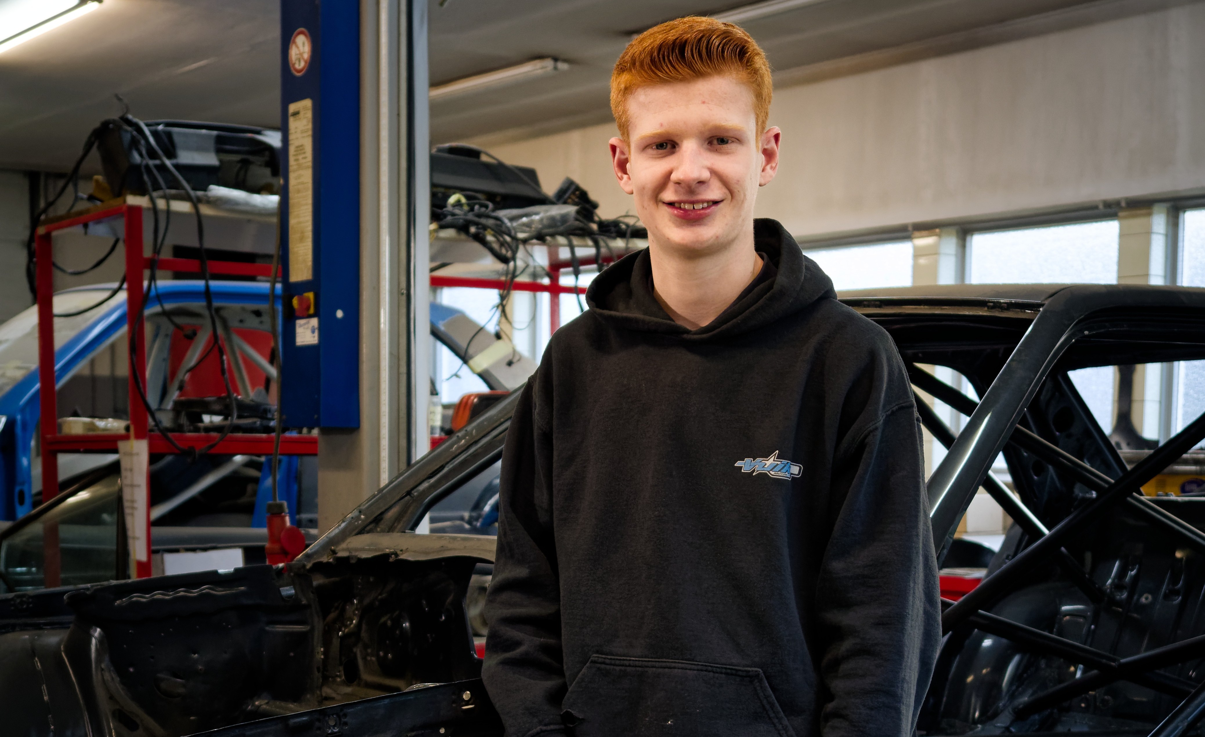 Henk Vuik Jr.: "Loop eens een dag mee bij een schadebedrijf, want het werk is veel meer dan alleen maar schuren." - Foto: Elco van der Meer
