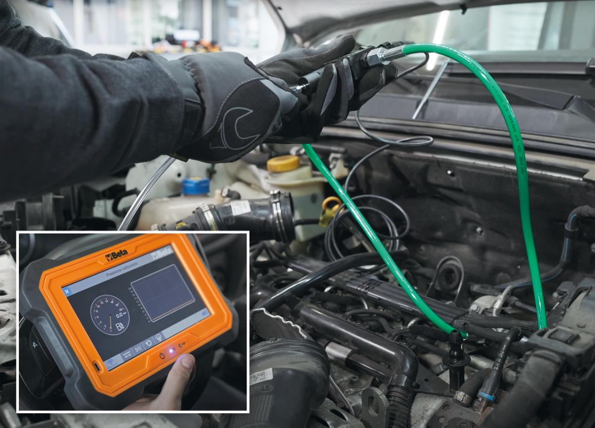 De Beta 1464T gebruik je onder de motorkap om bijvoorbeeld oliedruk of compressie in benzine- en dieselmotoren te meten.