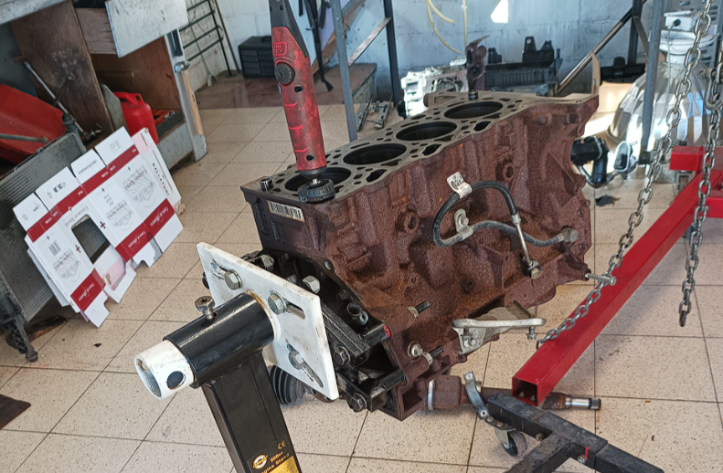 Open hartoperatie: de Puma-motor op de bok. - Foto: Patrick Spiltijns