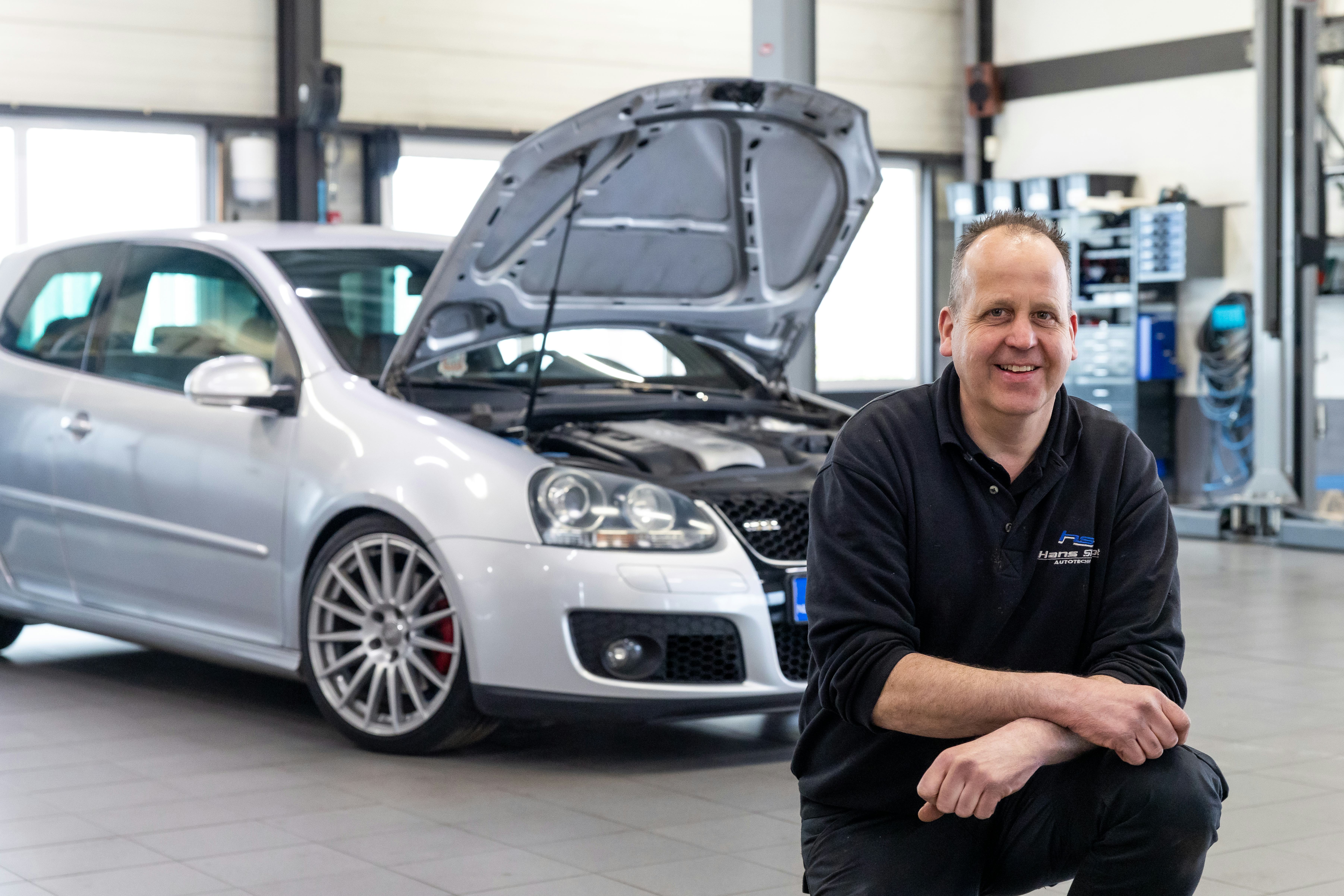 Hans Sloot: "Omdat ik altijd in de VW-wereld heb gezeten, heb ik als ondernemer voor een VW-specialisme gekozen." - Foto: Mike Tekst & Beeld