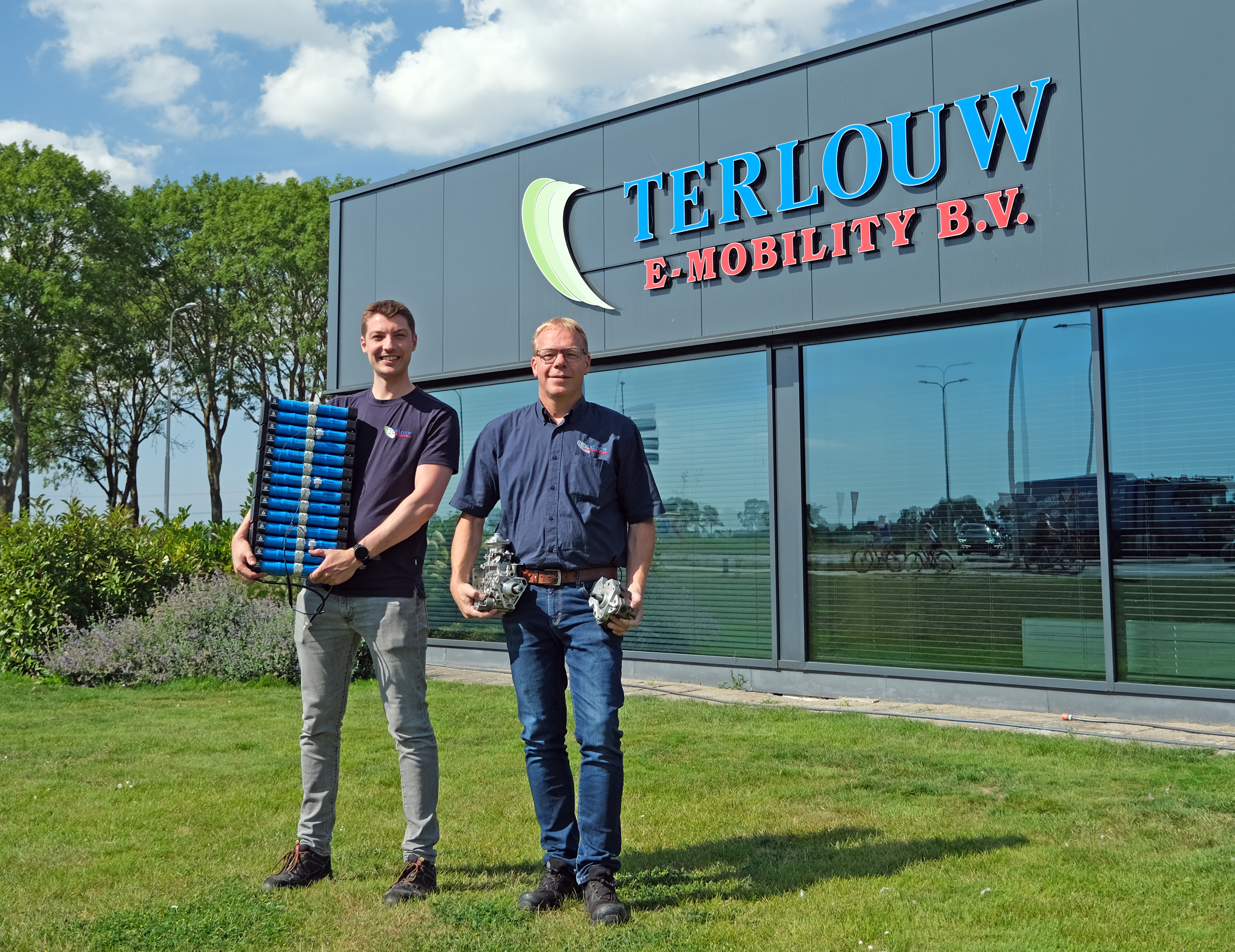 Robbin Heijerman (links) en Peter Terlouw (rechts) bundelen nieuwe EV-kennis en jarenlange revisie-ervaring in Terlouw E-Mobility.