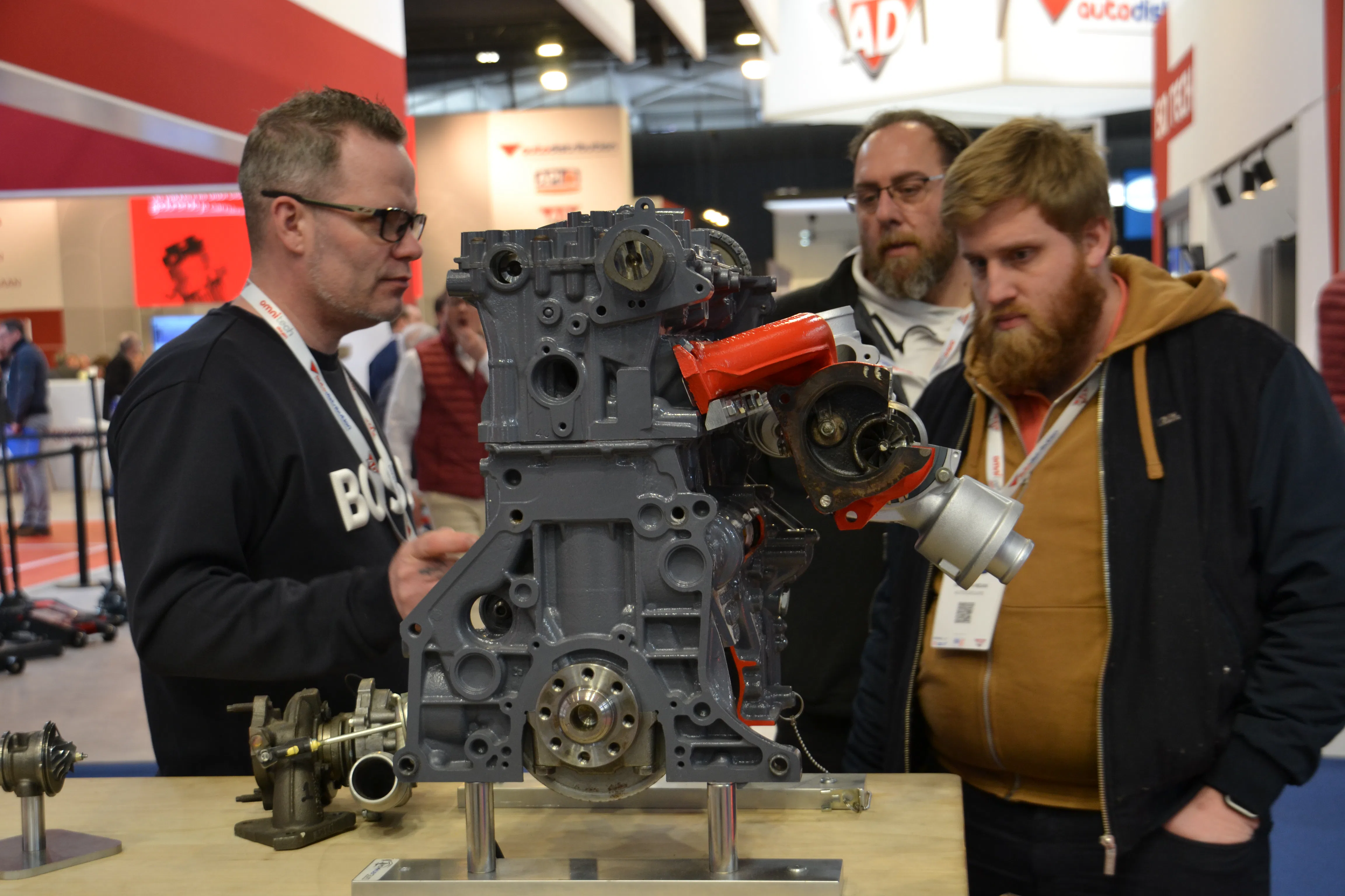 Een ouderwetse verbrandingsmotor blijft fascineren.