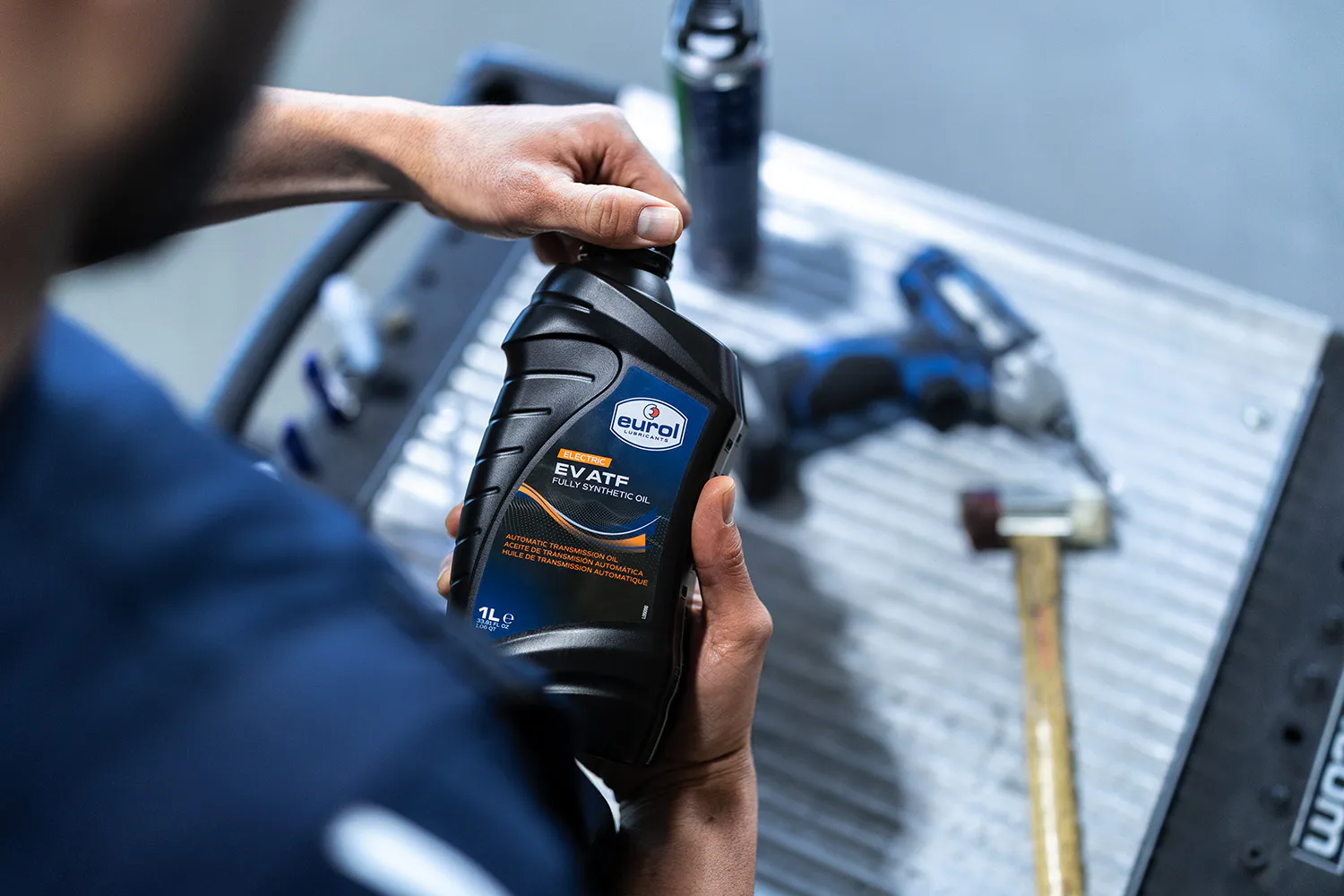 Eurol Electric EV ATF olie blijft stabiel onder hoge belasting en temperaturen en is geschikt voor gebruik in combinatie met elektrische componenten. Foto: Eurol