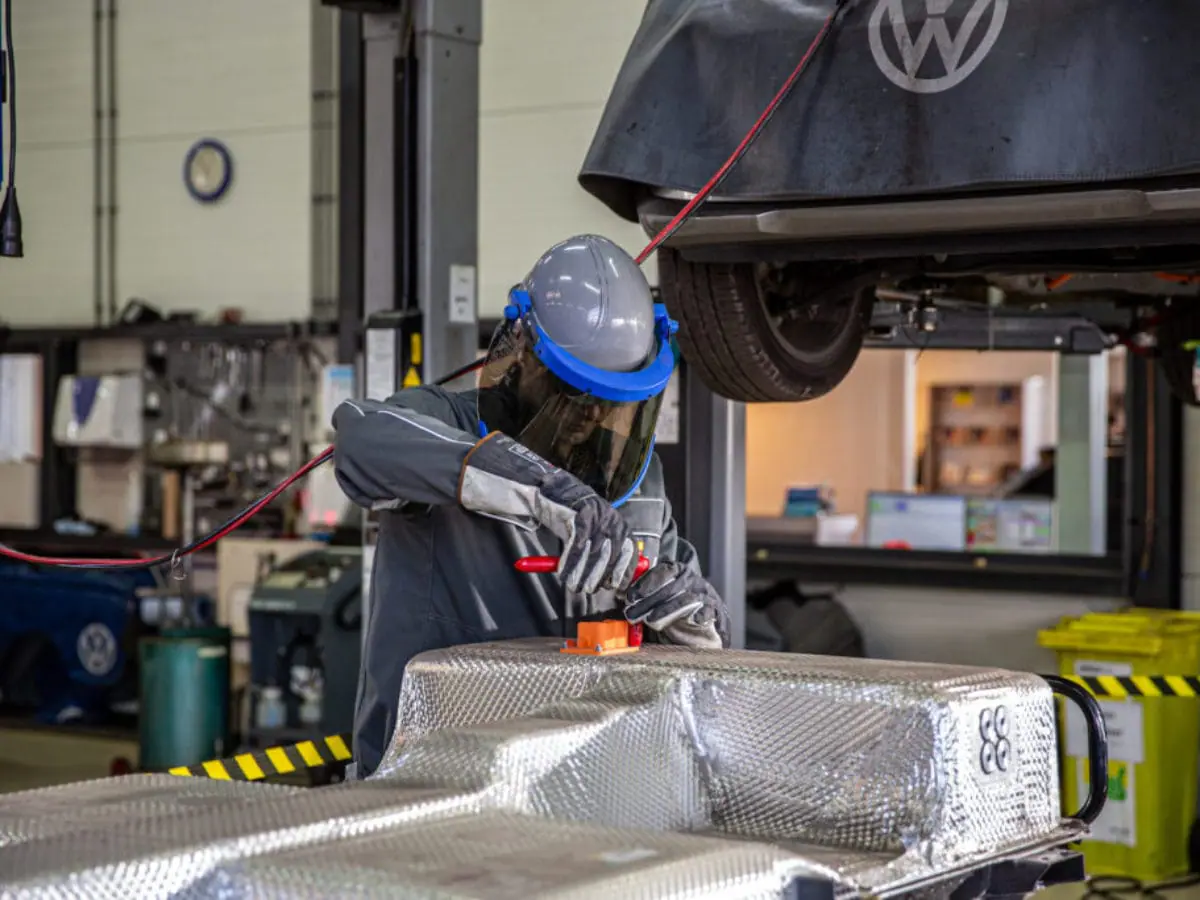 De EU ziet de importeur van een elektrisch aangedreven occasion als de producent. En de producent is verantwoordelijk voor verwerking van de batterij aan het einde van de levensduur…