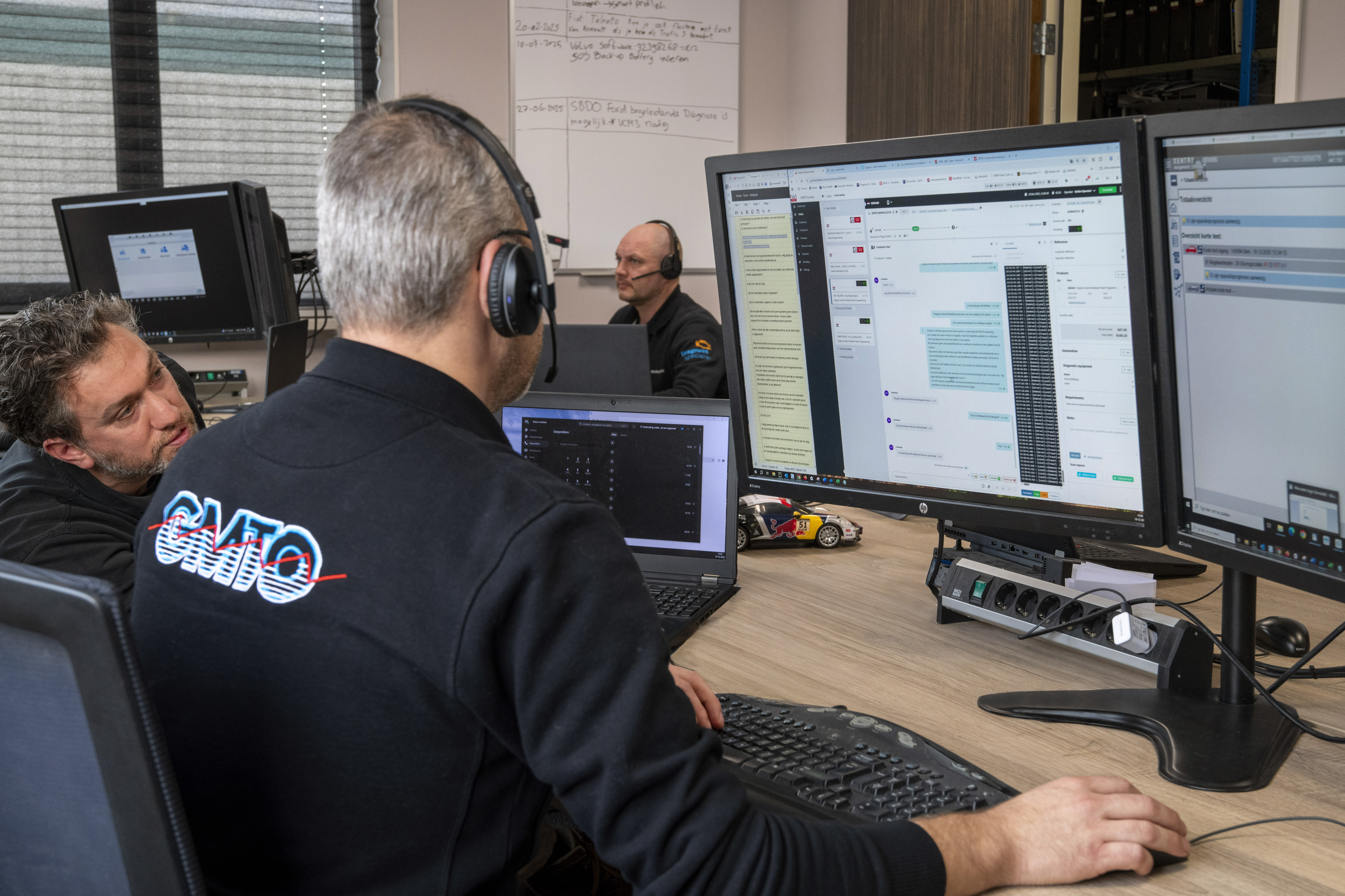 In eerste instantie ziet de helpdeskmedewerker ook niets bijzonders. Wat is er aan de hand met deze VW Transporter?