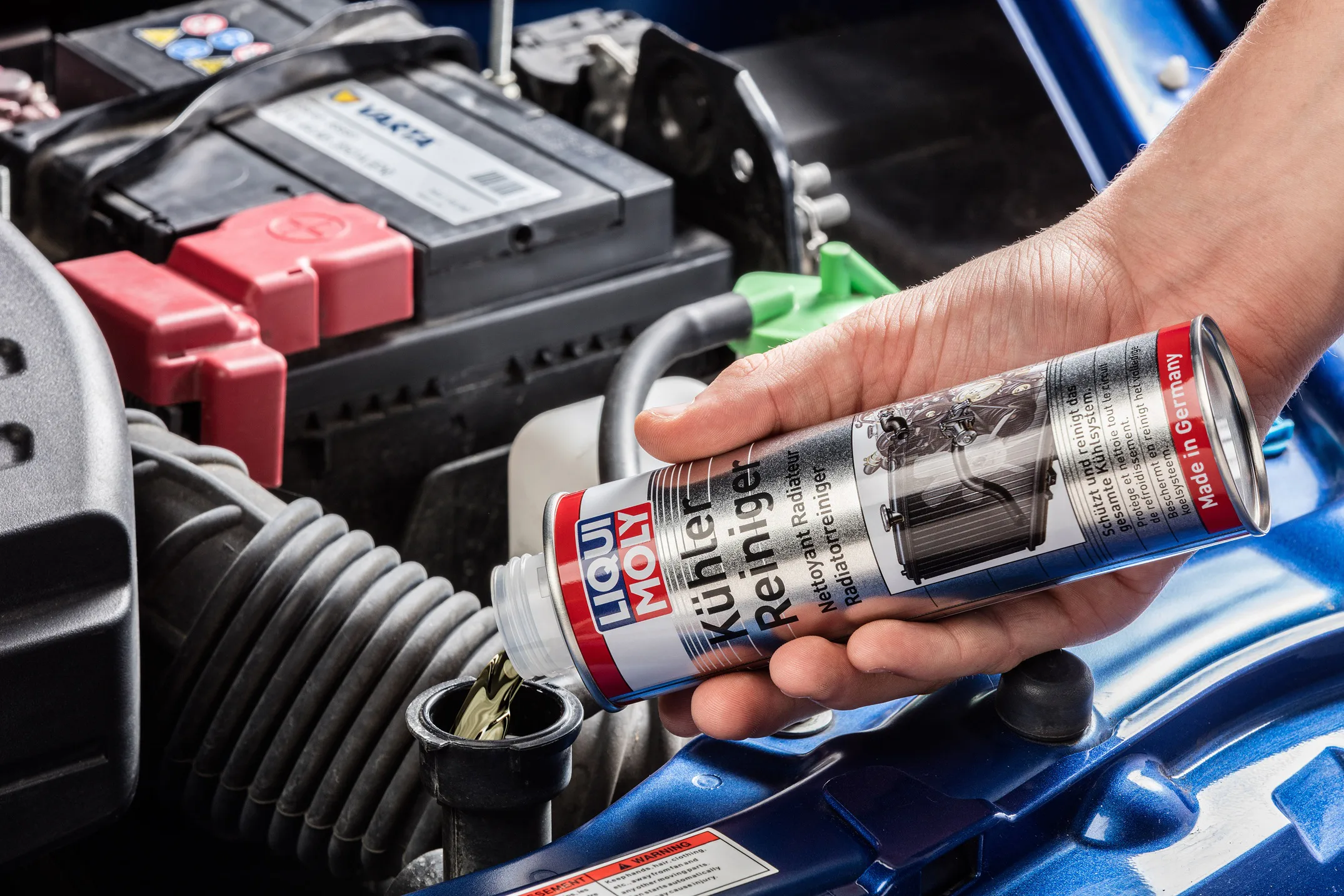 Voor het verwijderen van afzettingen adviseert Marc Tisch het gebruik van Liqui Moly’s koelsysteemreiniger. “Deze lost aanslag zoals kalk- en olieresten op.” 