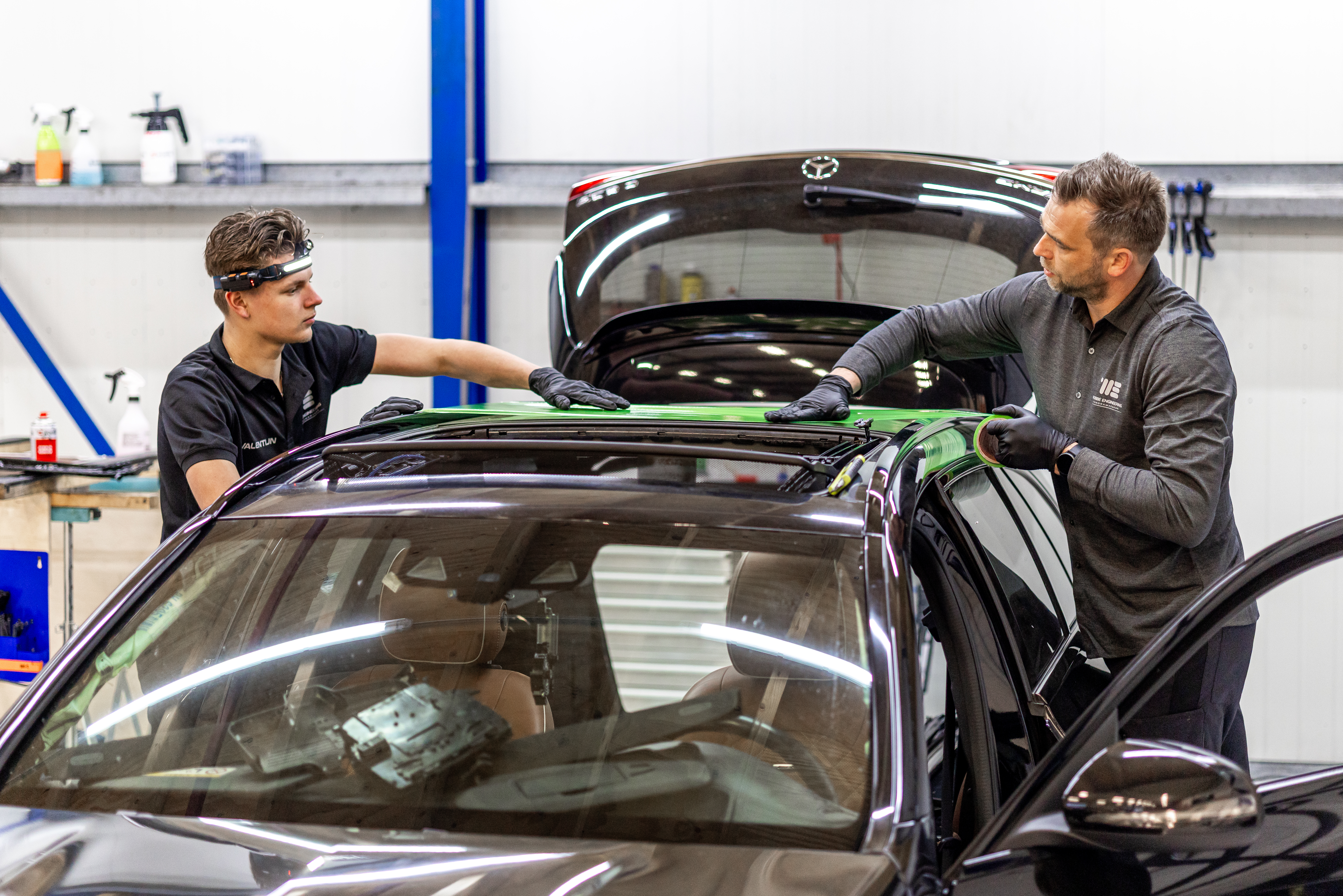 Na zijn studietijd begon Wubbe voor zichzelf. Eerst als autosportspecialist en later als dakspecialist bij zijn eigen Wubbe Engineering.