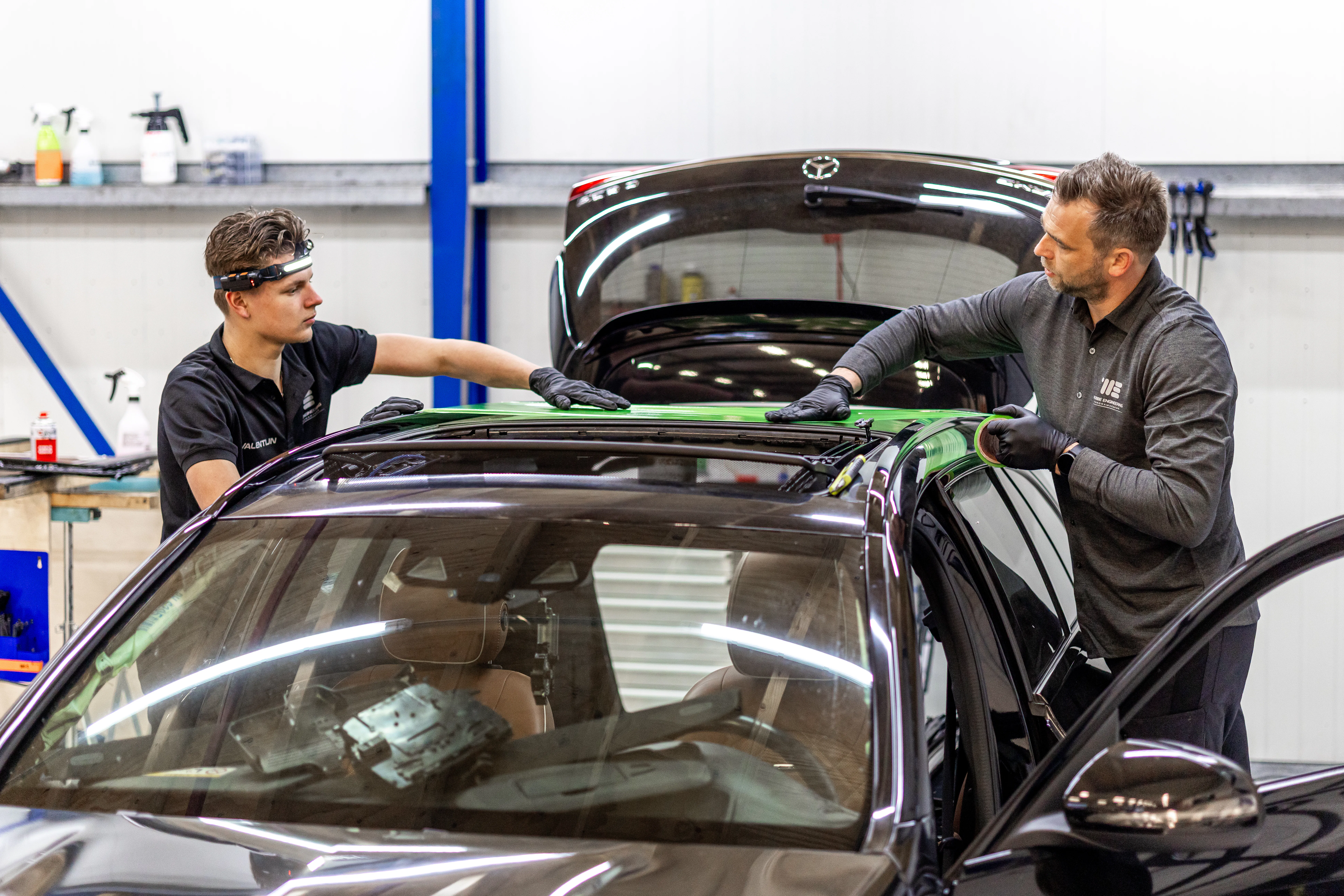 Na zijn studietijd begon Wubbe voor zichzelf. Eerst als autosportspecialist en later als dakspecialist bij zijn eigen Wubbe Engineering.