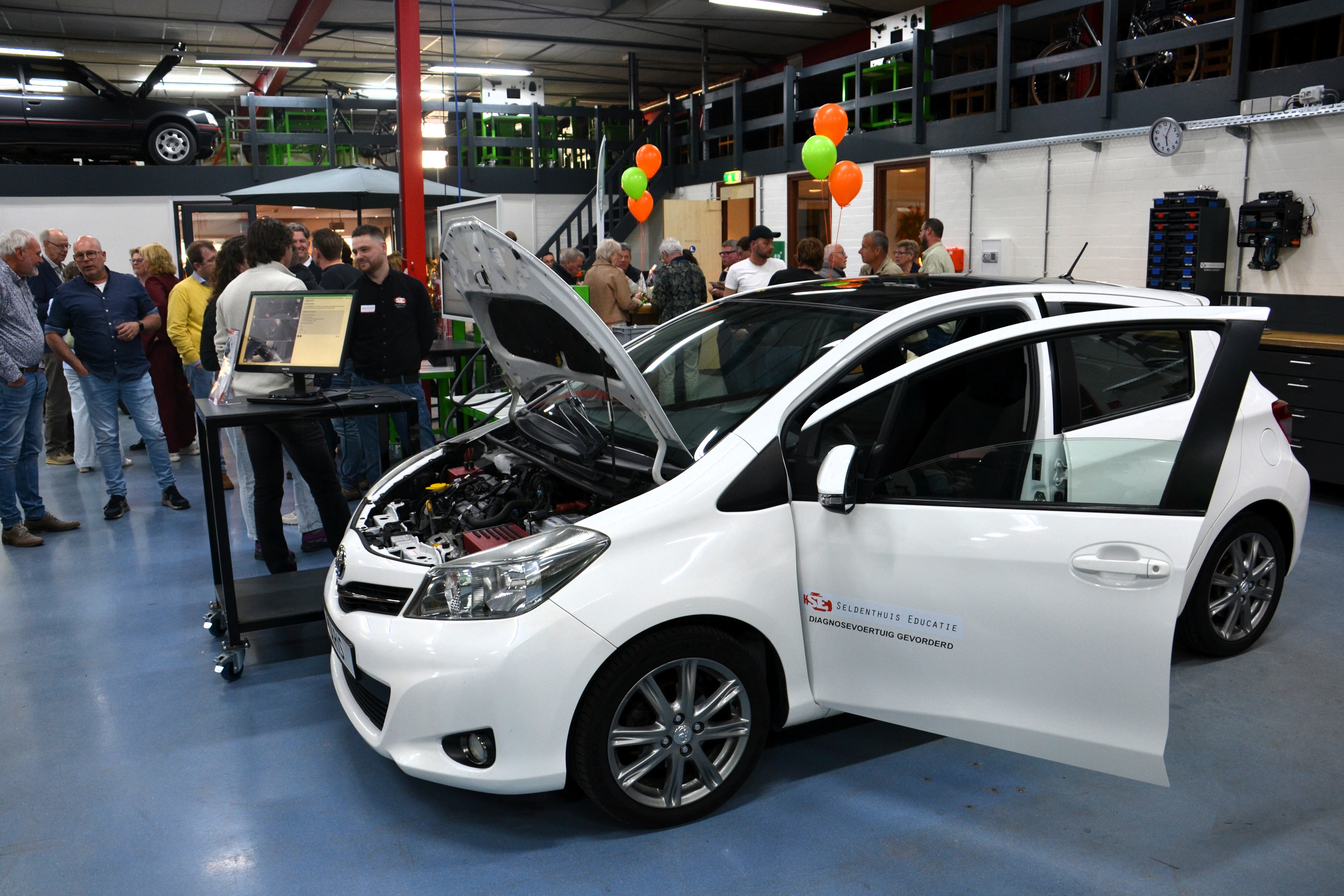 Onder grote belangstelling opende Seldenthuis Educatie het nieuwe pand officieel. - Foto's: Hugo Claver