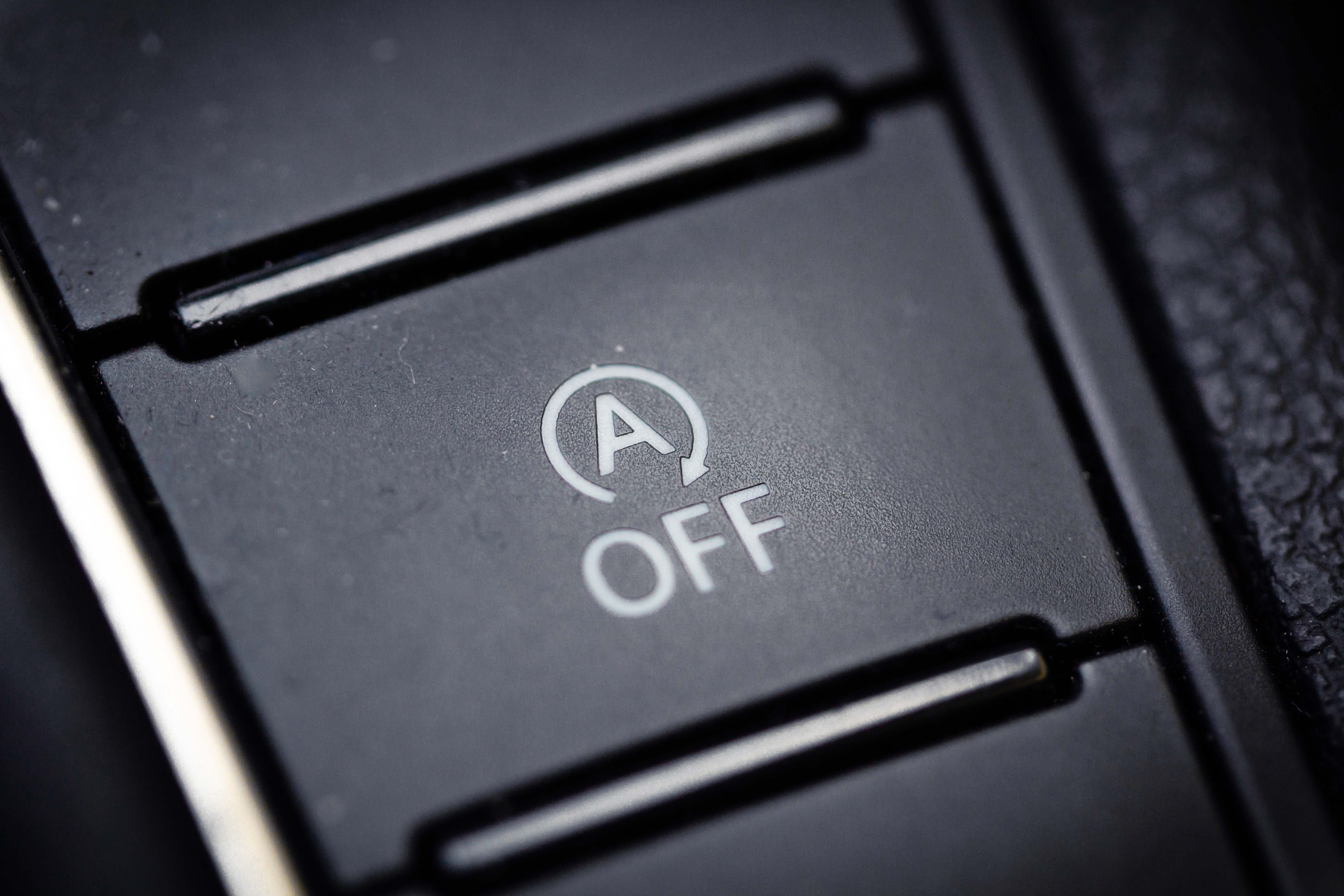 De hoofdredacteur van AMT schakelt start/stop standaard direct uit na het starten van de motor. Is dat slim of juist heel dom? - Foto: Shutterstock