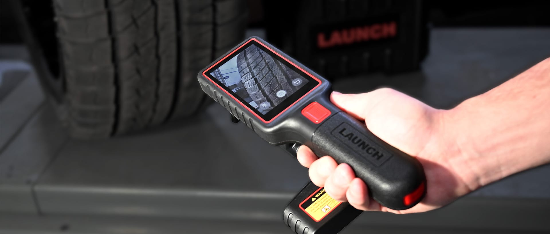 Deze investering levert veel plezier op. Met de Launch TTM‑313 bandenprofieldieptemeter controleer je snel het resterende profiel. - Foto: