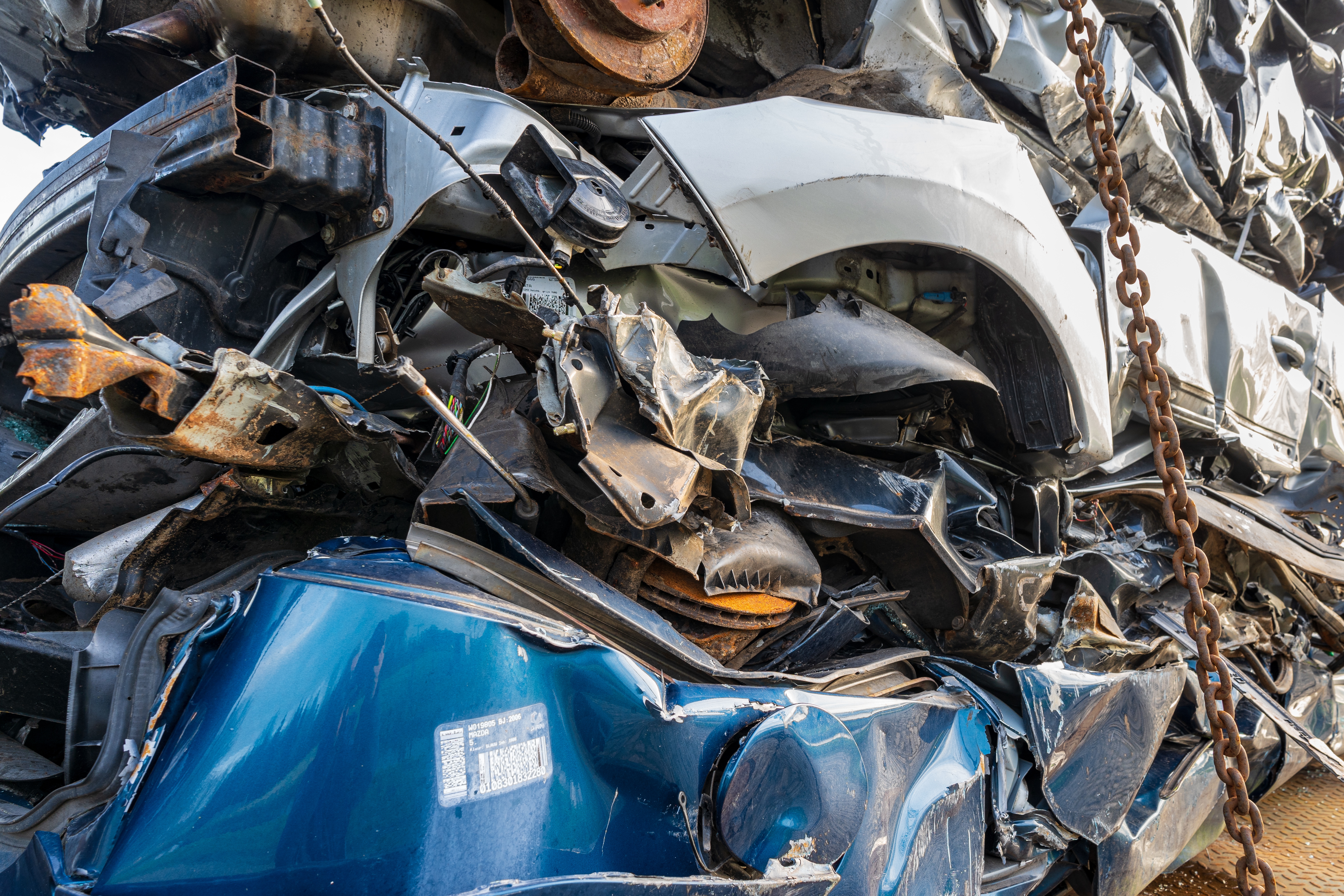 Het aantal autowrakken steeg in 2025 tot 200.556 voertuigen. Ook de inzameling van afgedankte autobatterijen nam toe. - ANP / Hollandse Hoogte / Eugene Winthagen