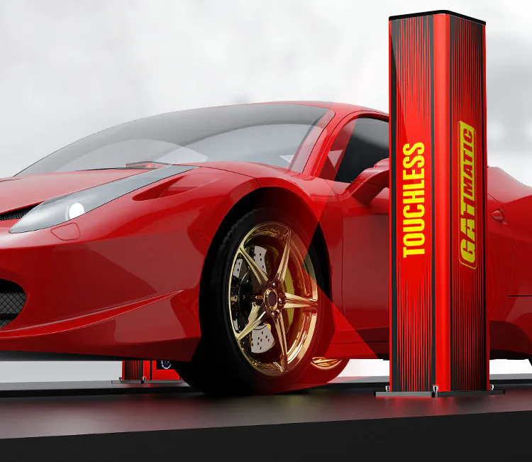 Dit is de drive-in GATmatic GA-800B. Je rijdt stapvoets tussen de twee kolommen door en weet binnen anderhalve seconde of uitlijnen nodig is.