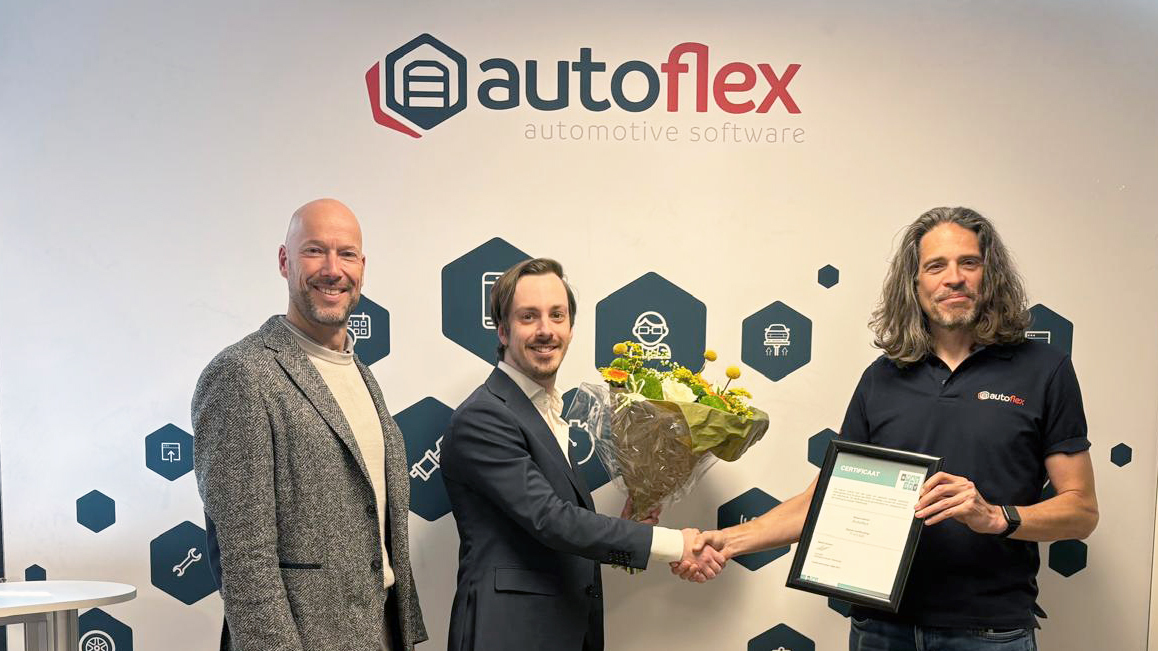 Vereniging Aanpak Tellerfraude feliciteert Autoflex met haar certificering. Foto: Autoflex