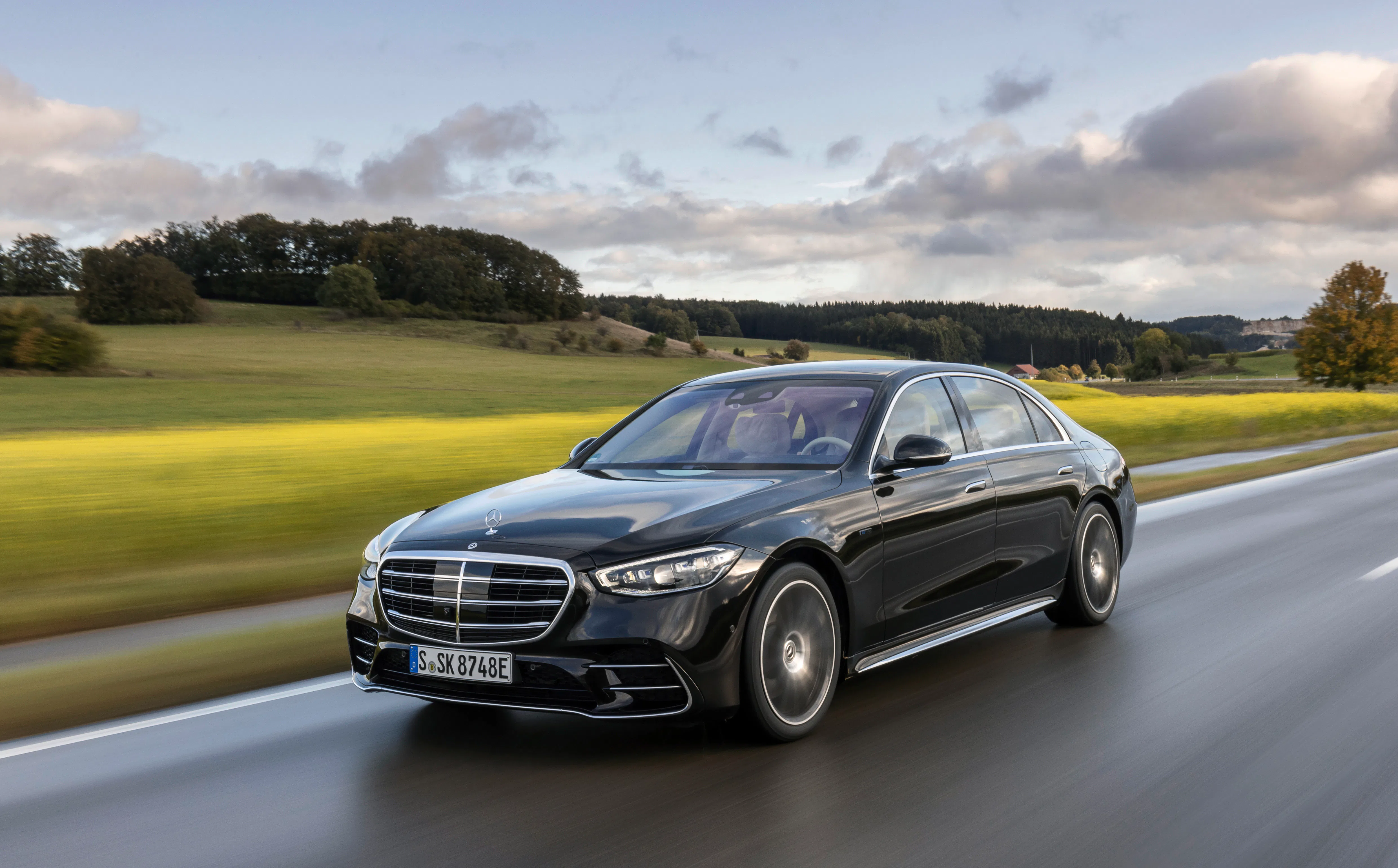 Een wonder van technisch vernuft, zo’n S-Klasse. Slim om daar aftermarket systemen in te solderen? - Foto: Mercedes-Benz