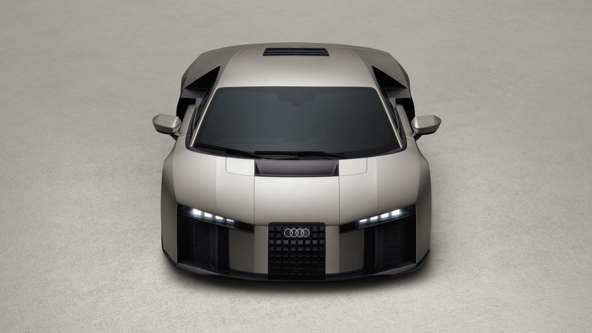 De Audi Nuvolari combineert een laag front met geïntegreerde luchtinlaten en actieve aerodynamica, gericht op optimale koeling en downforce bij hoge snelheden. - Foto: Audi