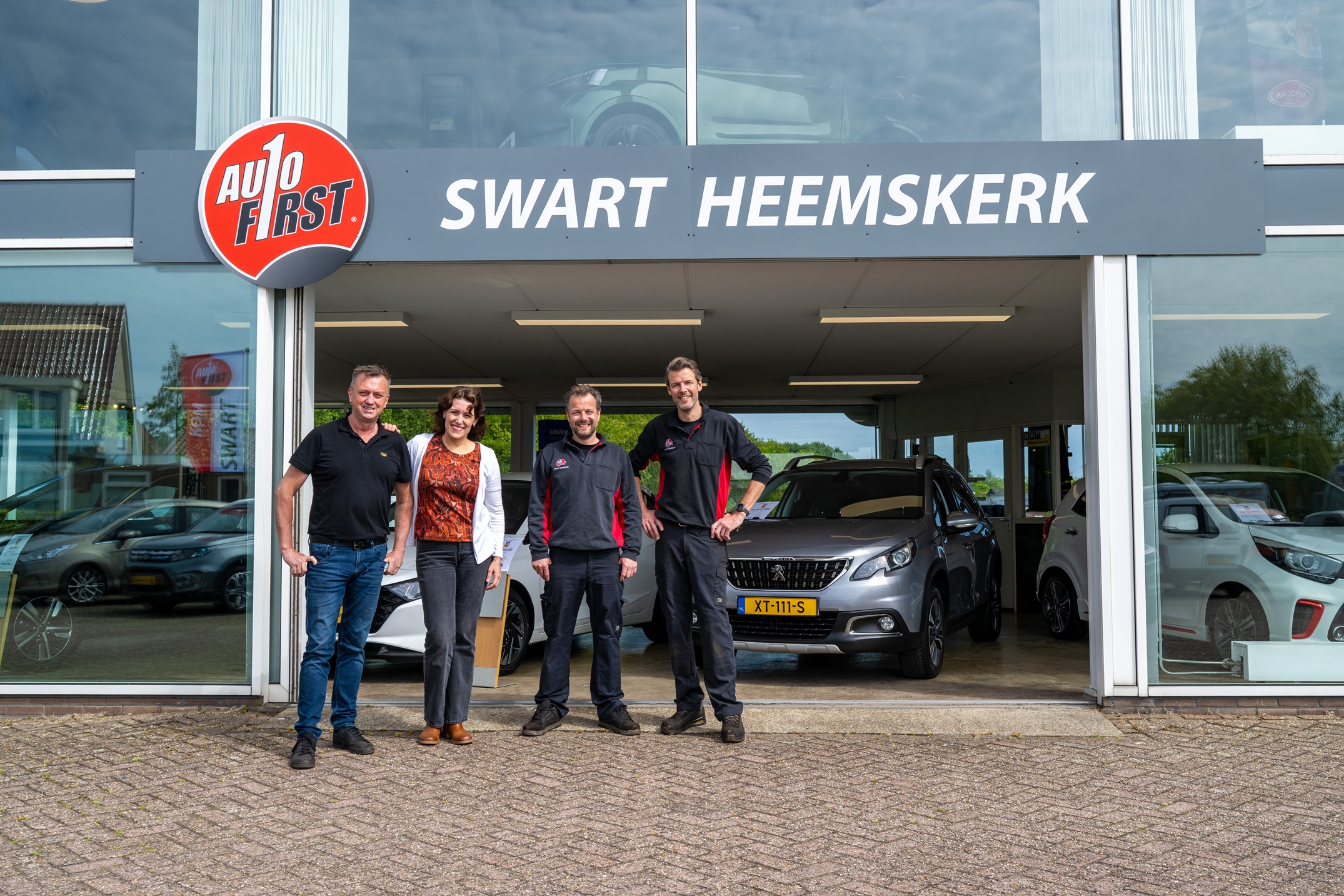 Rob en Suzette Swart (links) begonnen in 2011 een autobedrijf in Heemskerk en zijn sinds 2016 aangesloten bij AutoFirst. Het team van Rob en Suzette is gedreven en enthousiast.