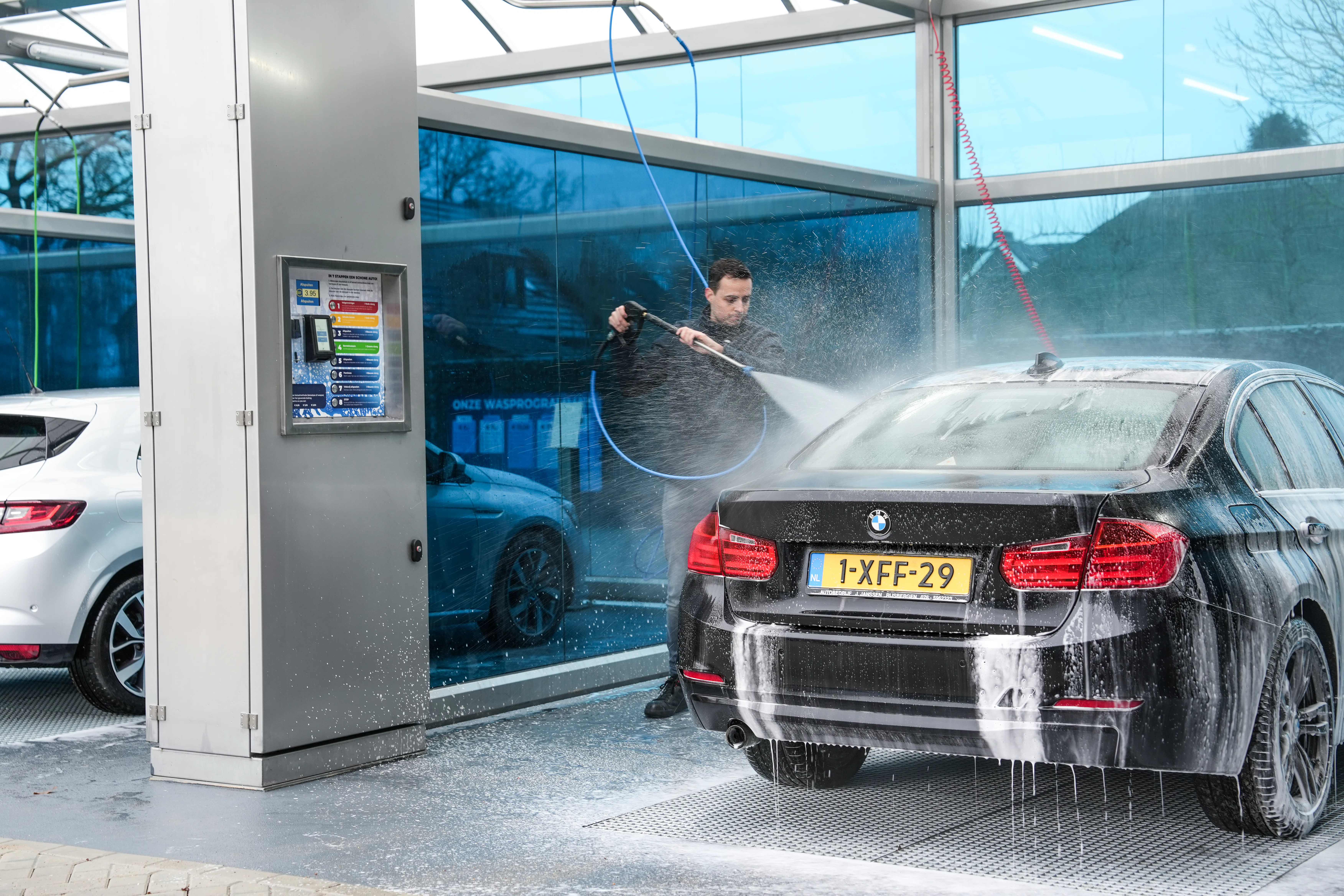 Een wasinstallatie kan meer zijn dan een service voor klanten. Voor steeds meer autobedrijven vormt carwash een zelfstandige bron van omzet en traffic.