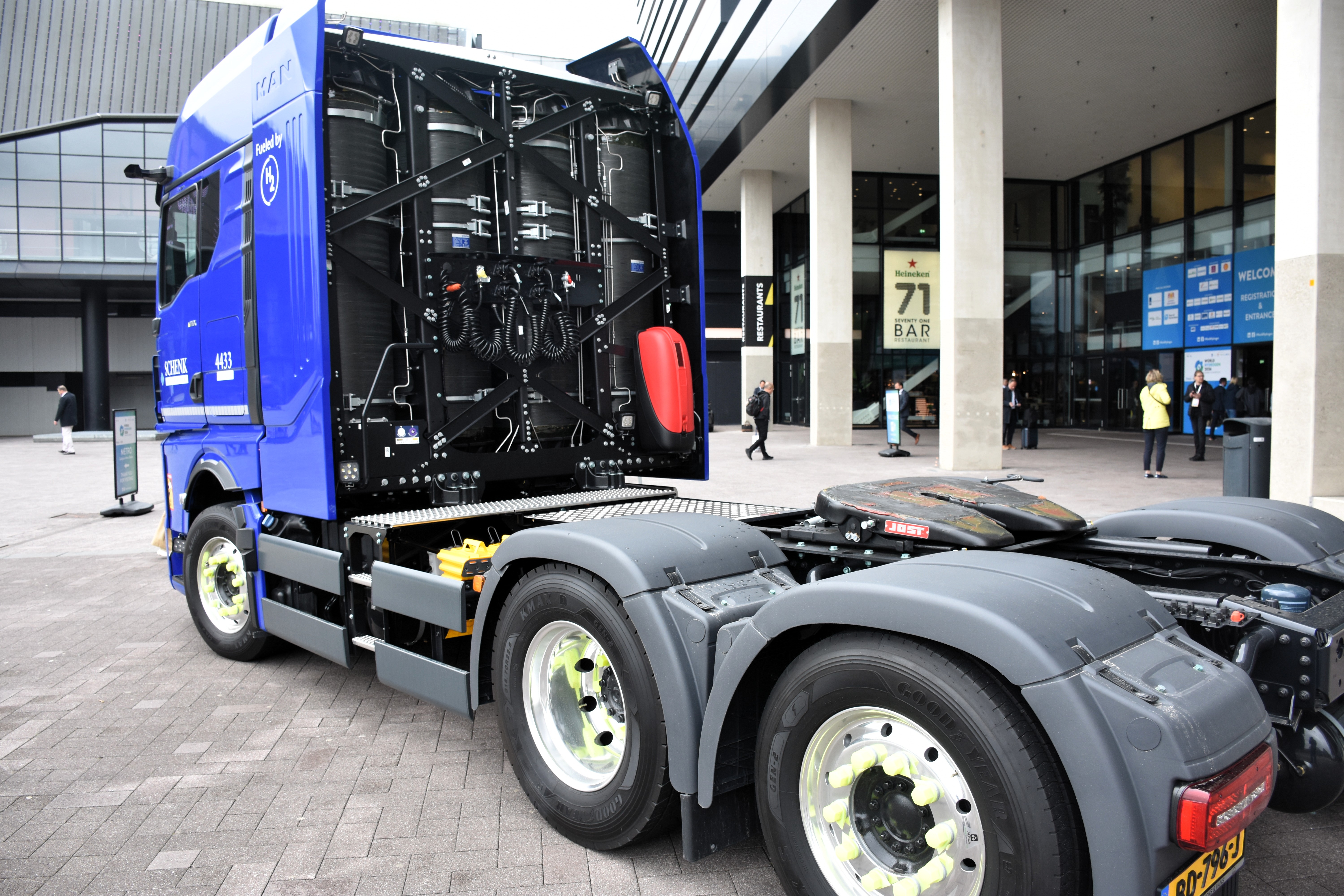 Waterstoftruck voor de deur van de World H2 Summit. Is dit de toekomst?