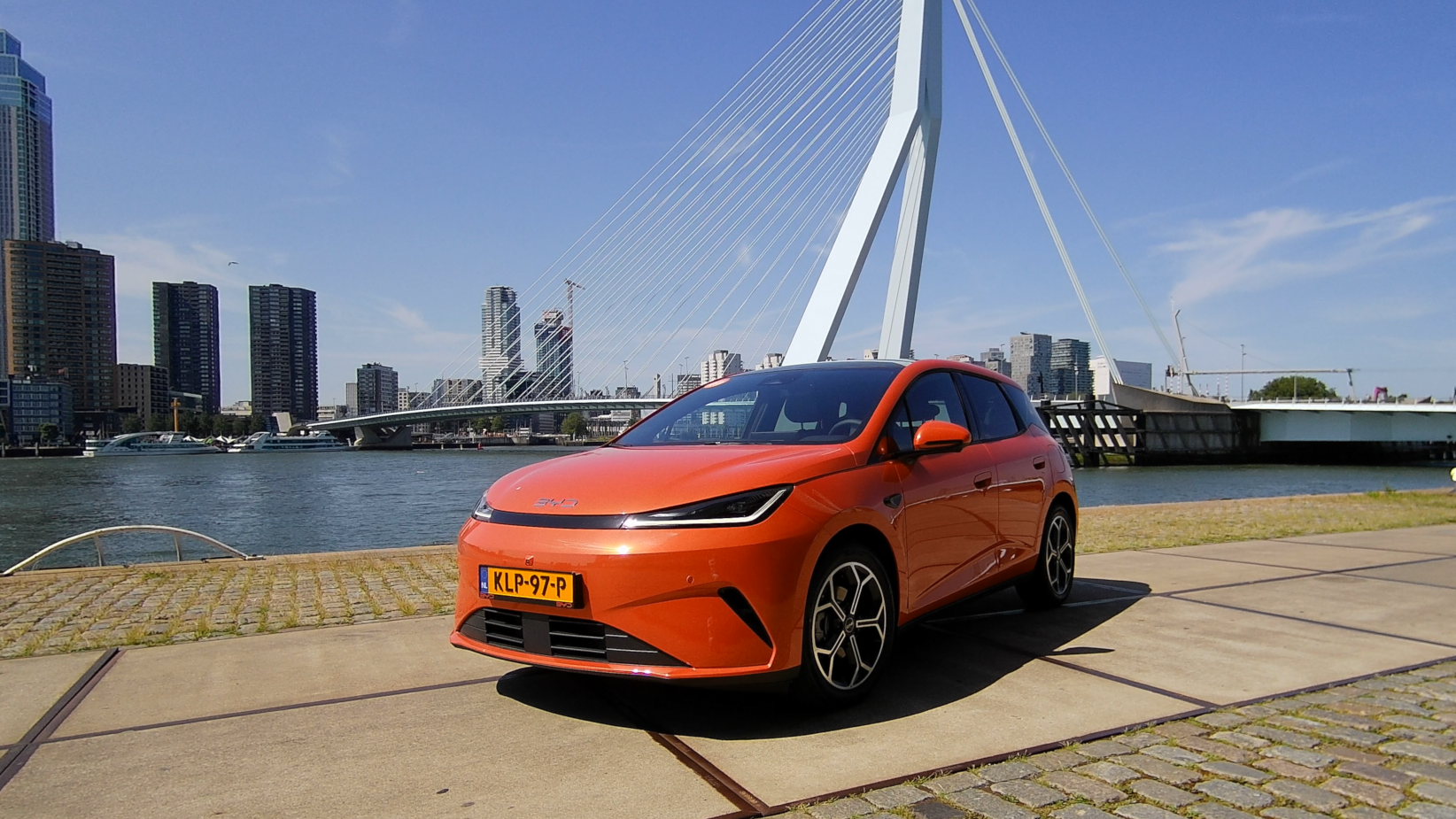 BYD heeft de Dolphin G een modern, maar ook ingetogen design gegeven. Hij moet een breed publiek aanspreken en daarom ligt de nadruk op praktische kwaliteiten. We zetten ze voor je op een rij. Foto: Arnold van Schepen