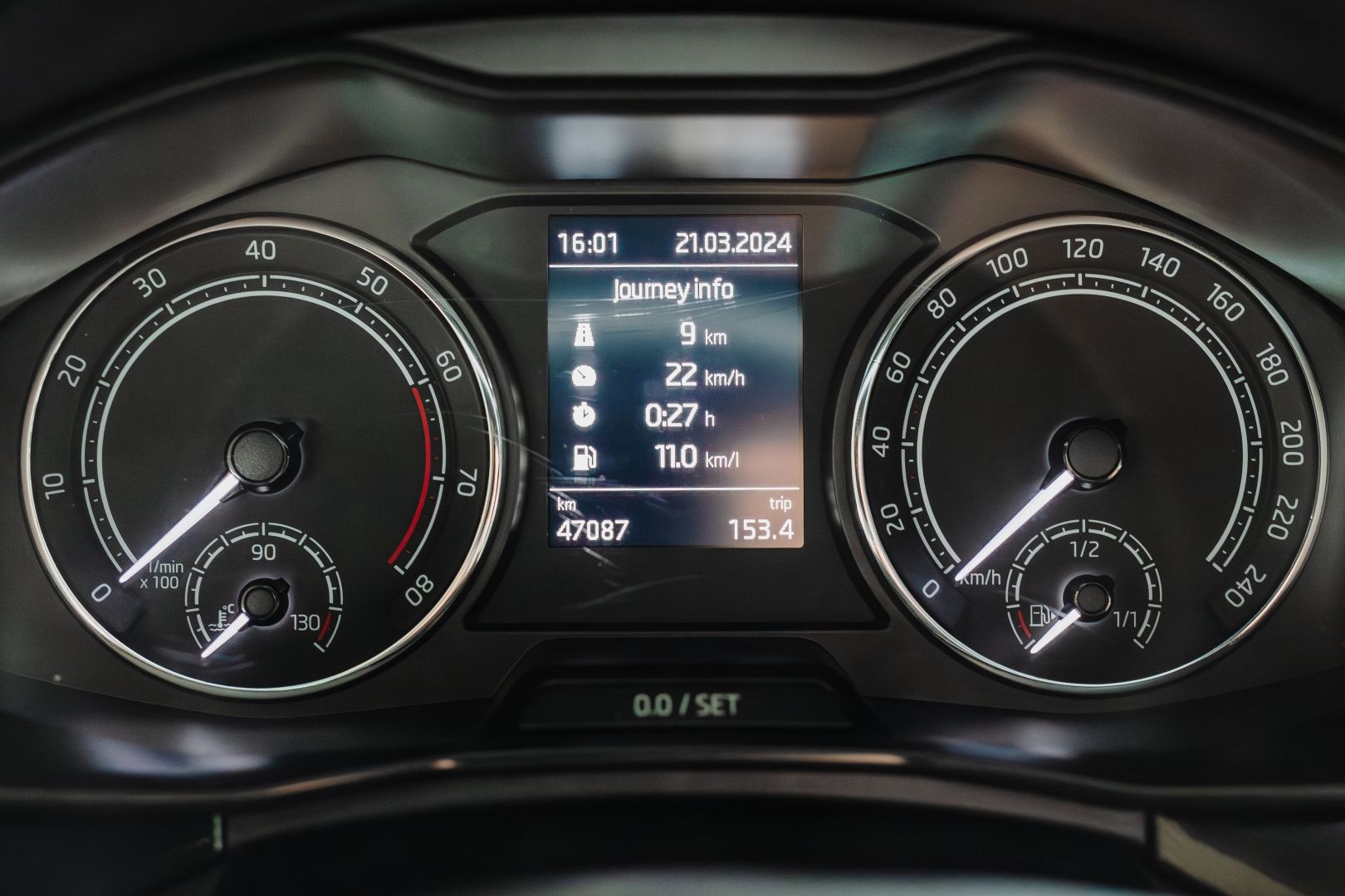 De import van gebruikte personenauto’s steeg in de eerste helft van 2026 met 20%. De uitwisseling van Duitse tellerstanden helpt de RDW om bij die groei mogelijke tellerfraude eerder te signaleren. Foto: RDW