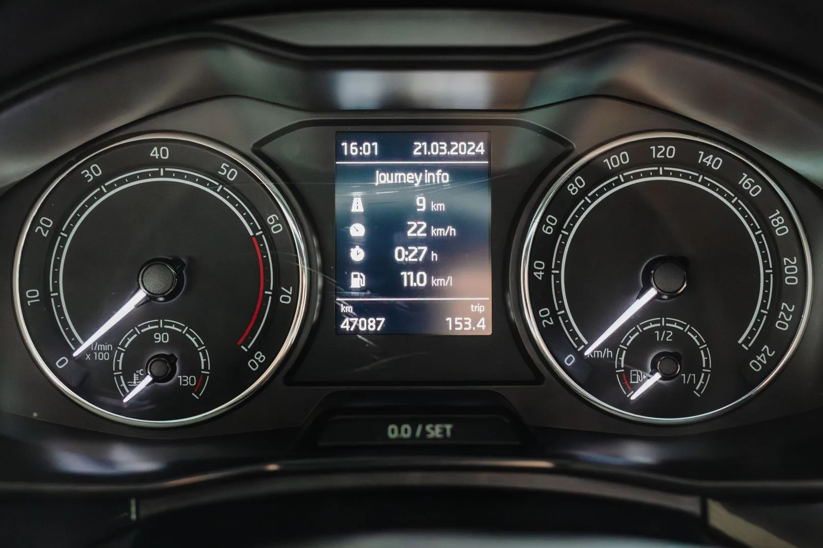 De import van gebruikte personenauto’s steeg in de eerste helft van 2026 met 20%. De uitwisseling van Duitse tellerstanden helpt de RDW om bij die groei mogelijke tellerfraude eerder te signaleren. Foto: RDW