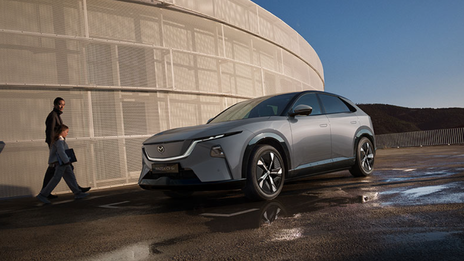 De Mazda CX-6e is onthuld: wat valt er technisch op aan deze elektrische D-SUV? Foto: Mazda