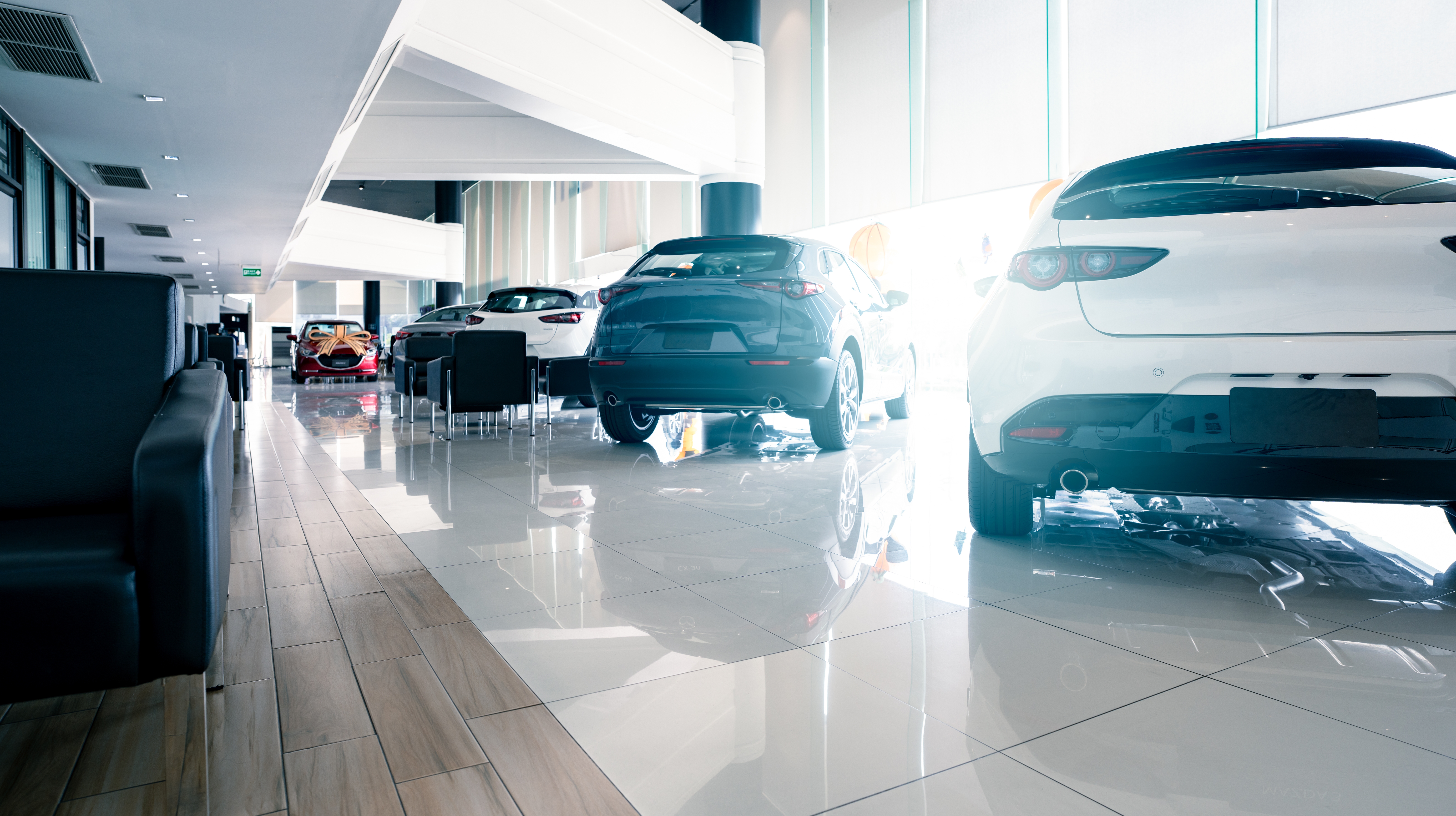 De nieuwmarkt trok in juni duidelijk aan, terwijl hybride en elektrische auto’s samen inmiddels het grootste deel van de registraties vormen. Foto: Shutterstock