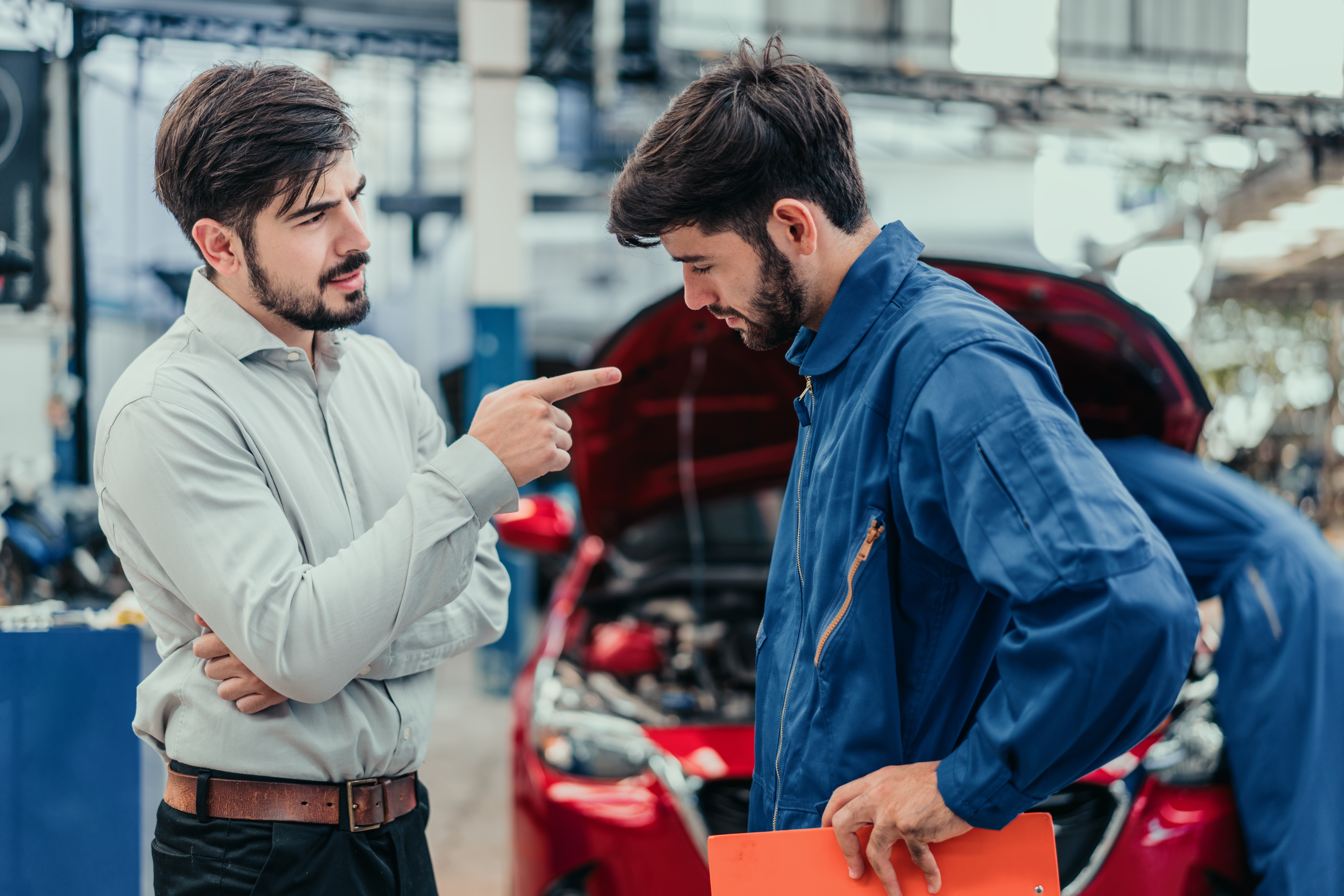 Steeds meer technische en elektronische storingen leiden tot juridische conflicten tussen consumenten en verkopers van motorvoertuigen. - Foto: Shutterstock