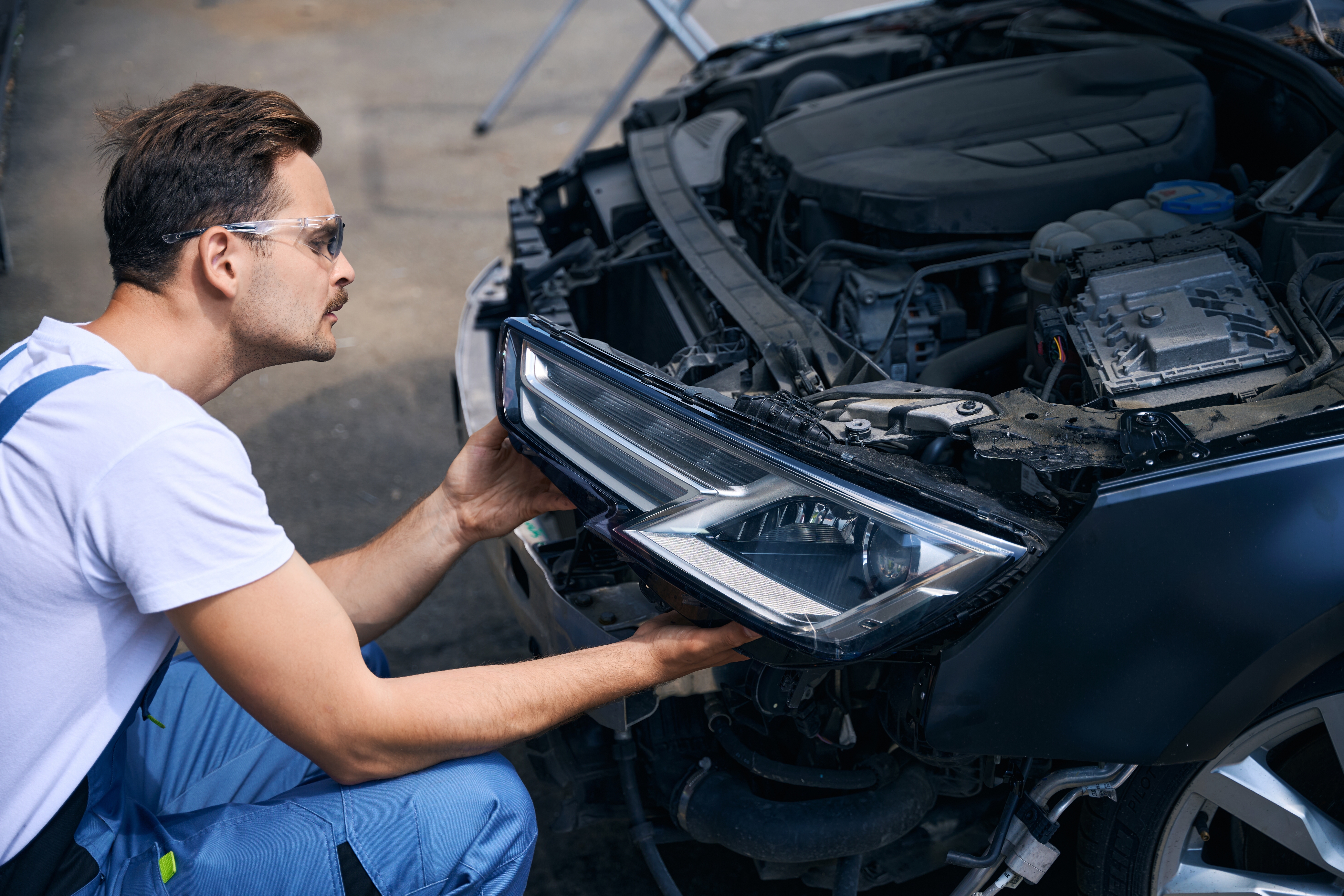 BMW, Forvia Hella en partners ontwikkelen circulaire koplampen die eenvoudiger te repareren en recyclen zijn. - Foto: Shutterstock
