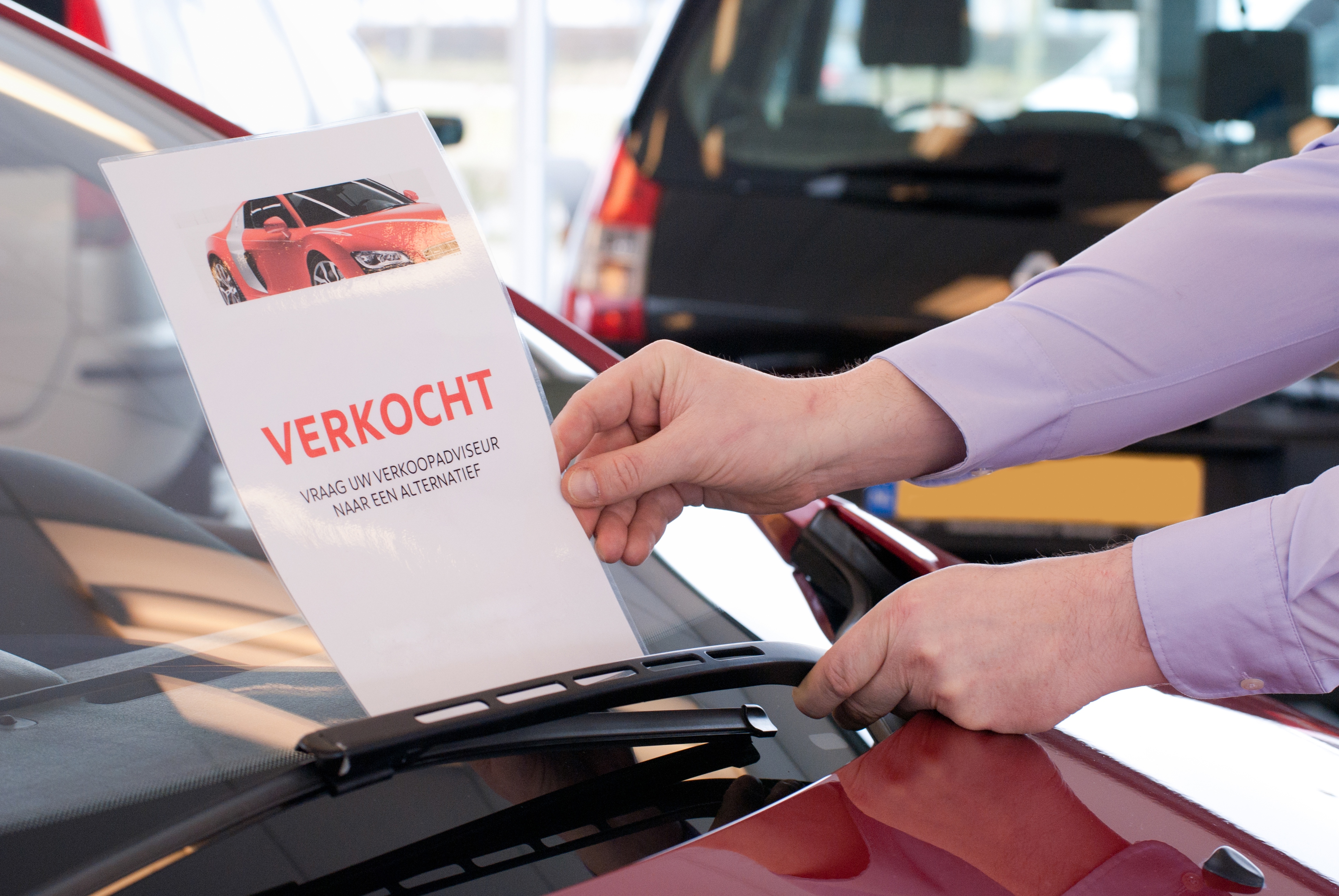 De verkoop van personenauto's en lichte bestelwagens lag in het tweede kwartaal 4,9 procent hoger dan een jaar eerder. - Foto: ANP