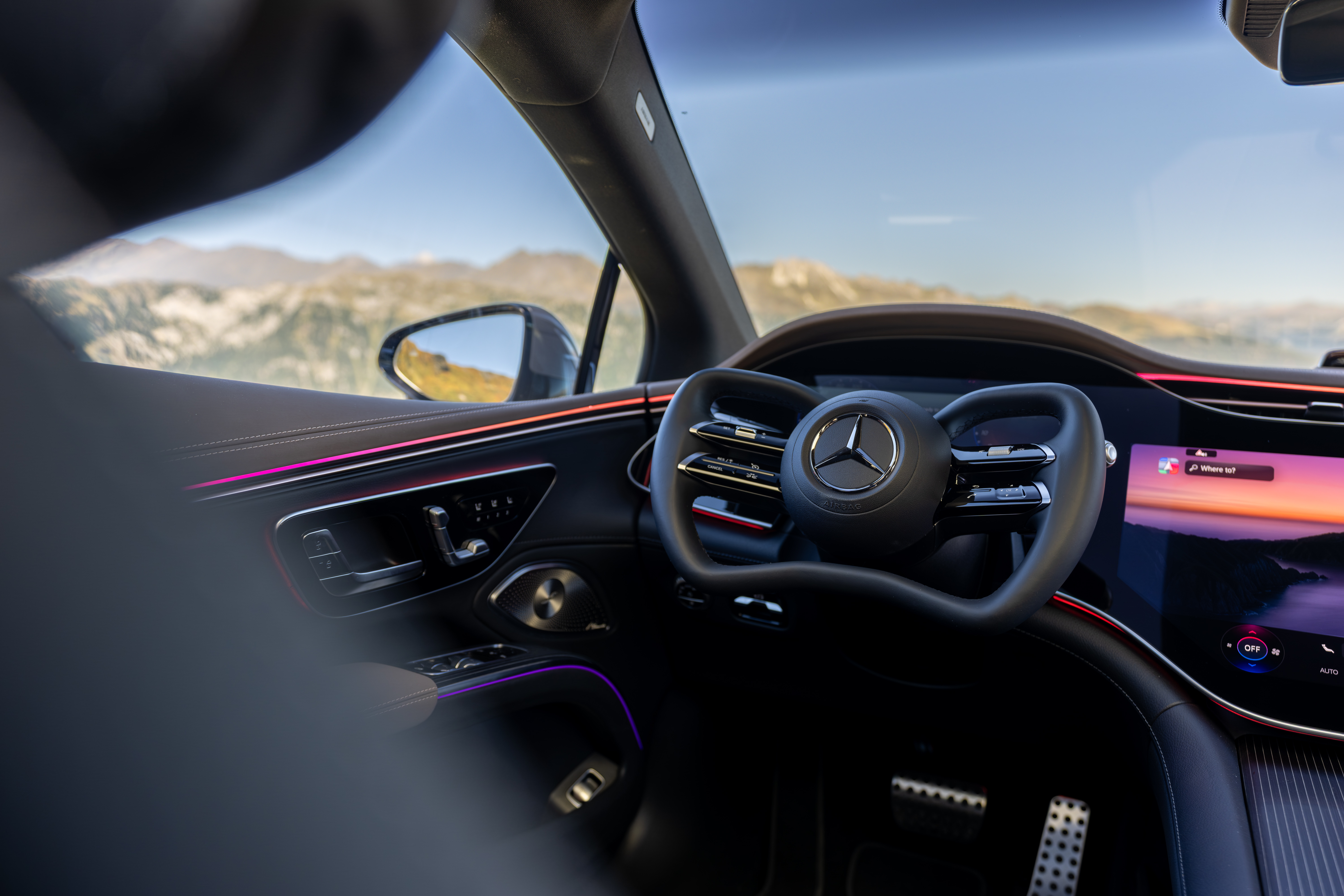 Steer-by-Wire in de Mercedes EQS. Het compactere stuurwiel biedt volgens Mercedes meer zicht op het bestuurdersdisplay en creëert extra ruimte rond de bestuurder. - Foto: Mercedes-Benz