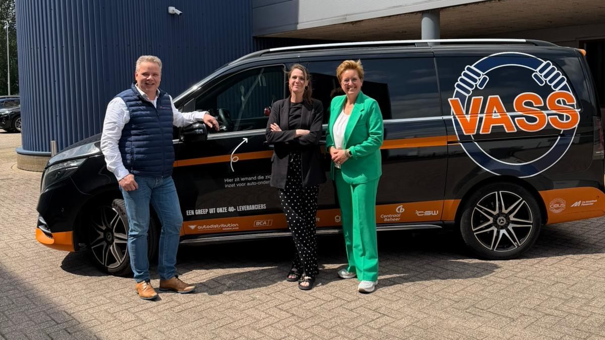 Antwan van Esch, Zoë van der Zee en Chantal Brands. Foto: Vass Nederland