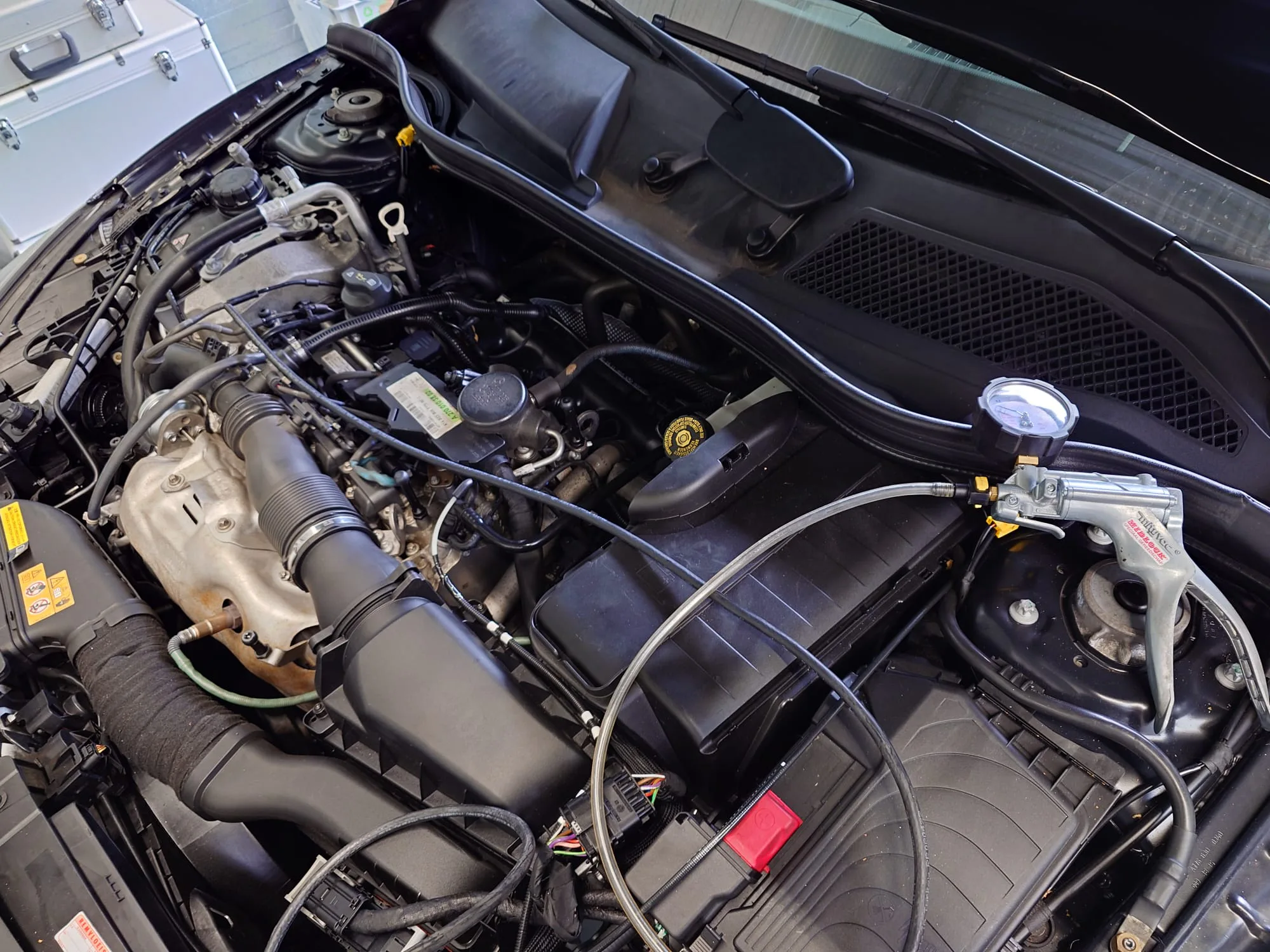 Nee, dit is geen Mercedes A-Klasse, dit is een Infiniti Q30. Dit is wel de Mercedes M270 motor. Gewoonlijk heel betrouwbaar, maar nu even niet.