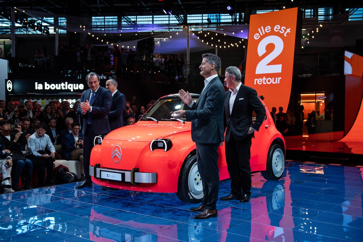 Ster van de show, de nieuwe Deuxchevaux als prototype. Een elektrische Eend voor weinig in een nieuwe voertuigcategorie. Kan dat de redding zijn van een Europees automerk?