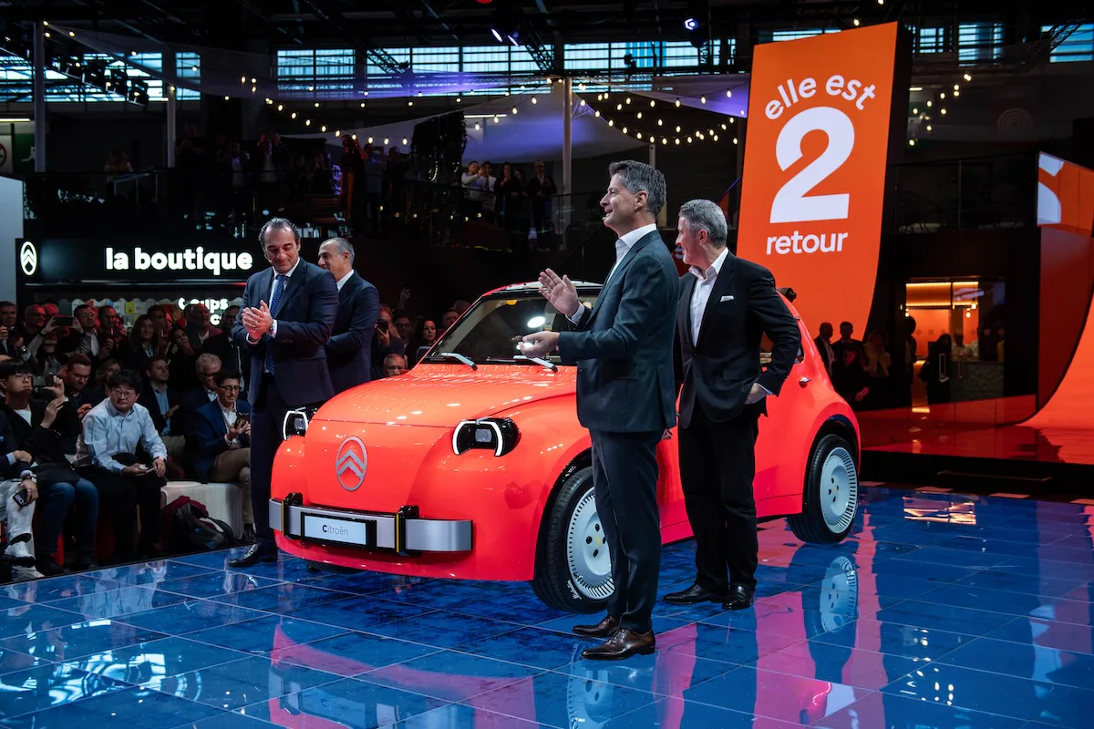 Ster van de show, de nieuwe Deuxchevaux als prototype. Een elektrische Eend voor weinig in een nieuwe voertuigcategorie. Kan dat de redding zijn van een Europees automerk?