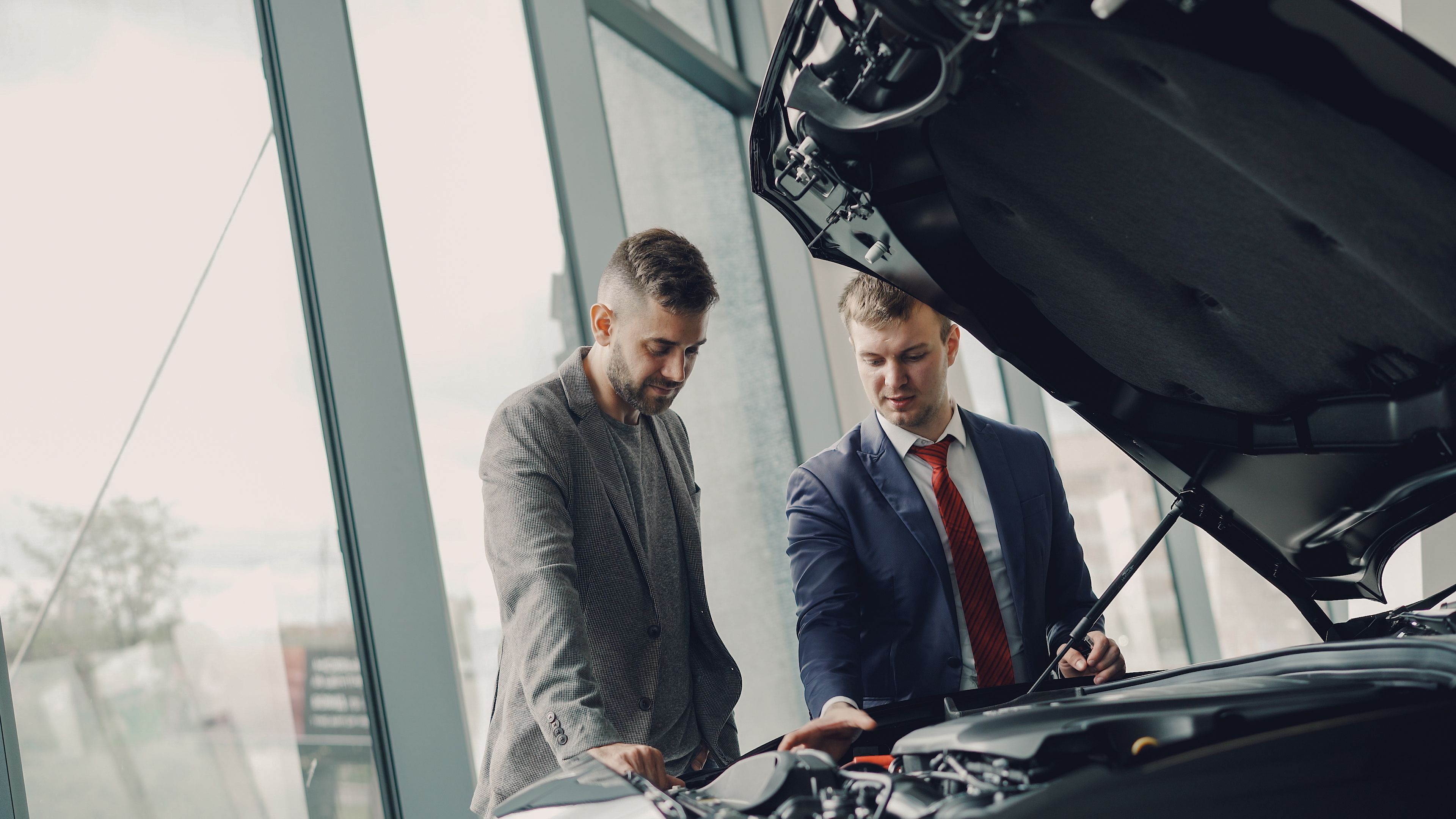 Hybride en elektrische auto’s vragen om actuele technische kennis én duidelijke uitleg aan de klant. Foto: Petronas